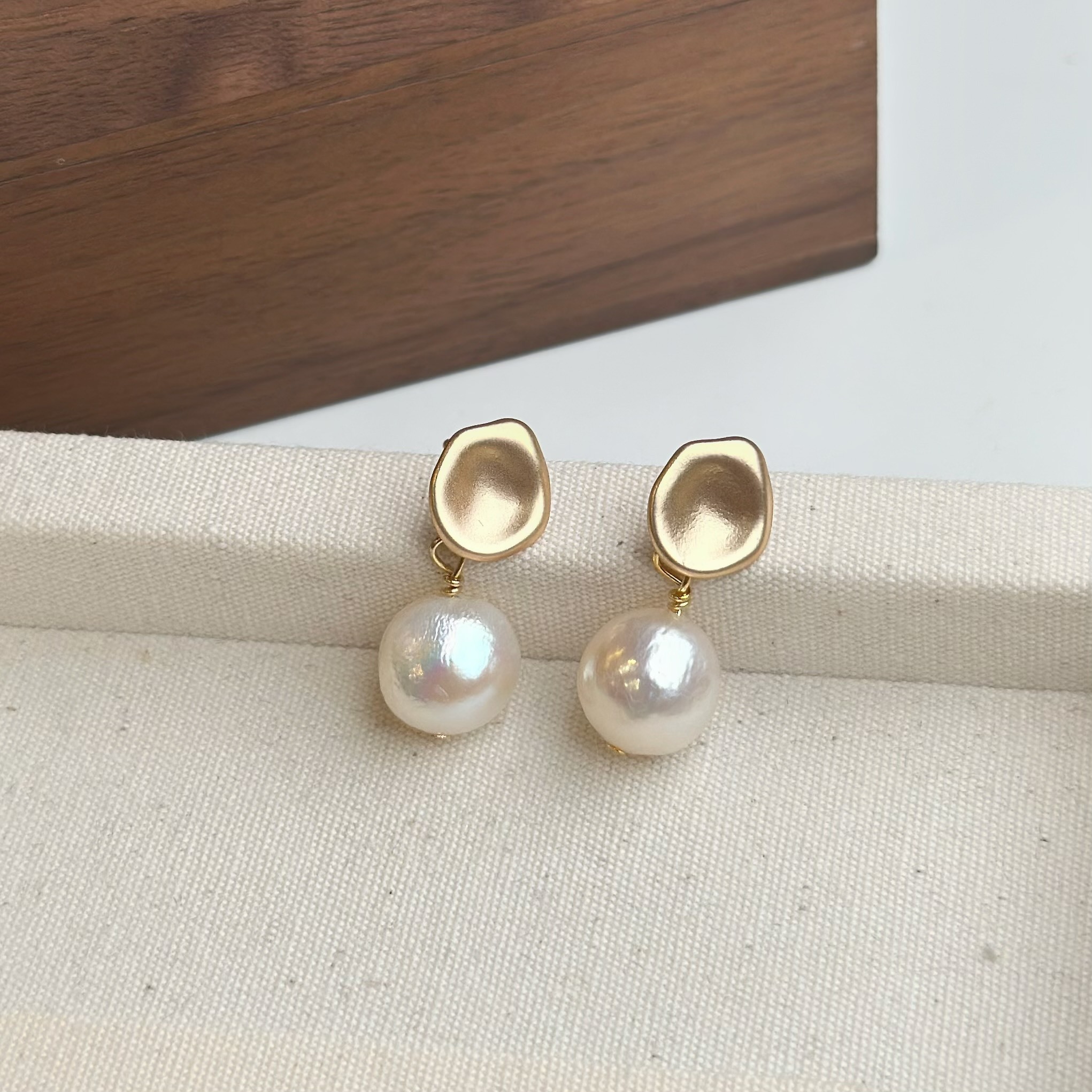 K01專注．不規則圓片珍珠垂吊