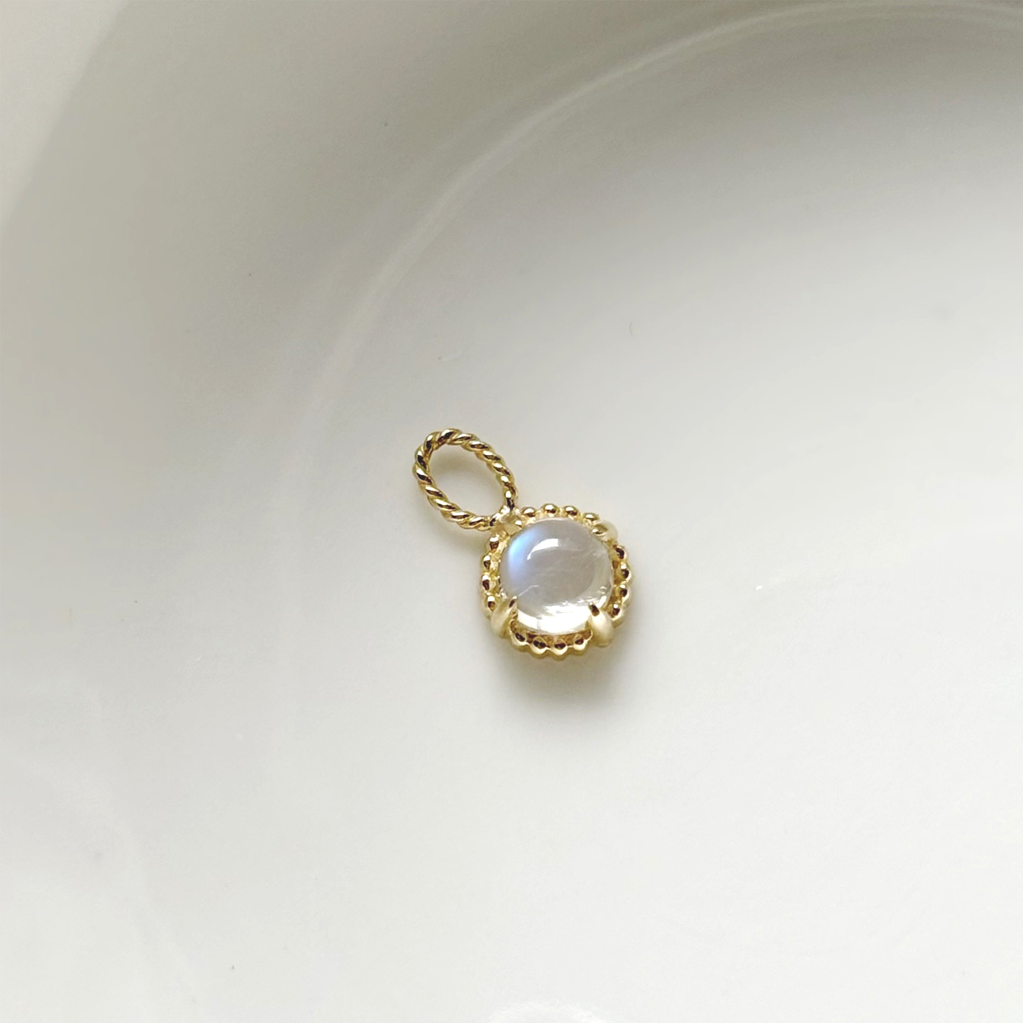 14k杯子蛋糕月光石耳墜