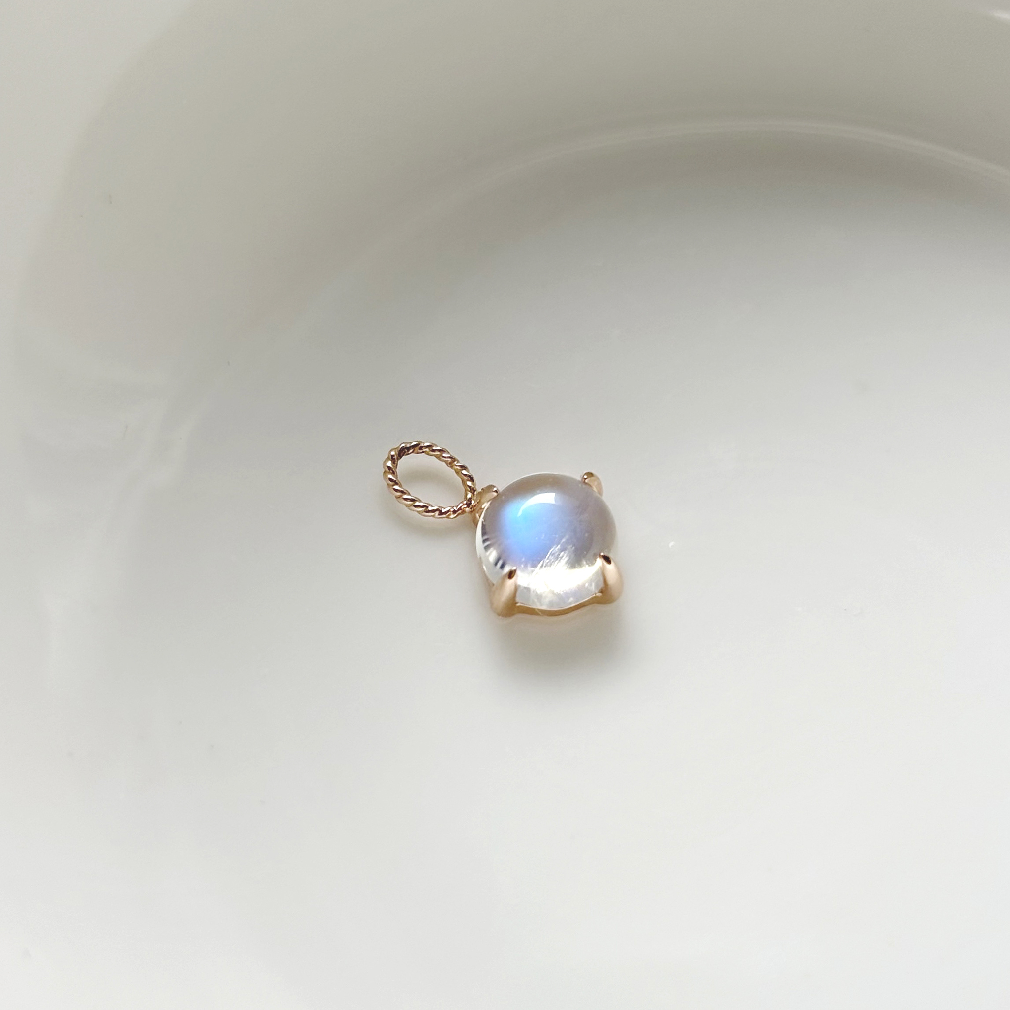 14k頂級爪鑲月光石耳墜