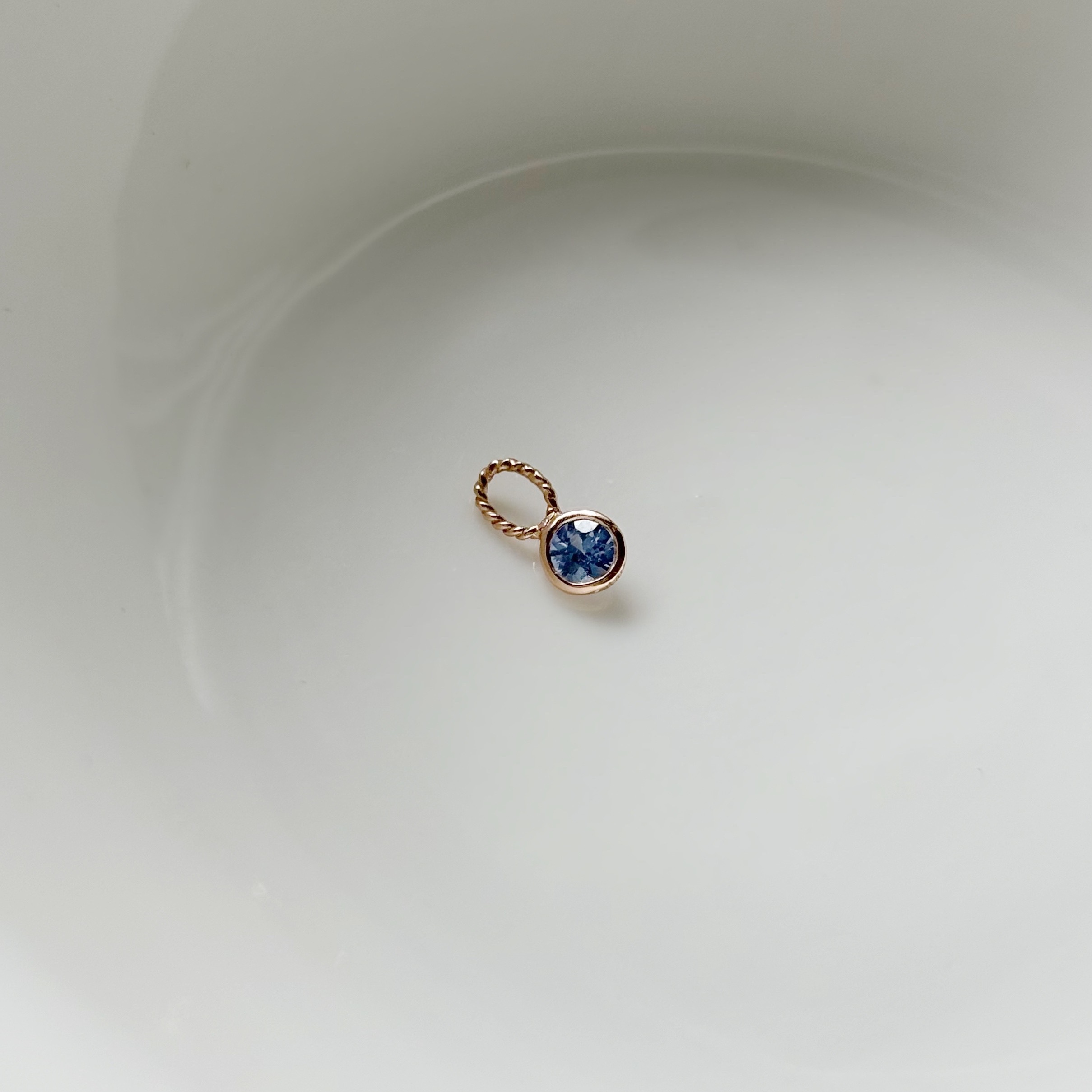 14k鑽面小圓藍寶石耳墜