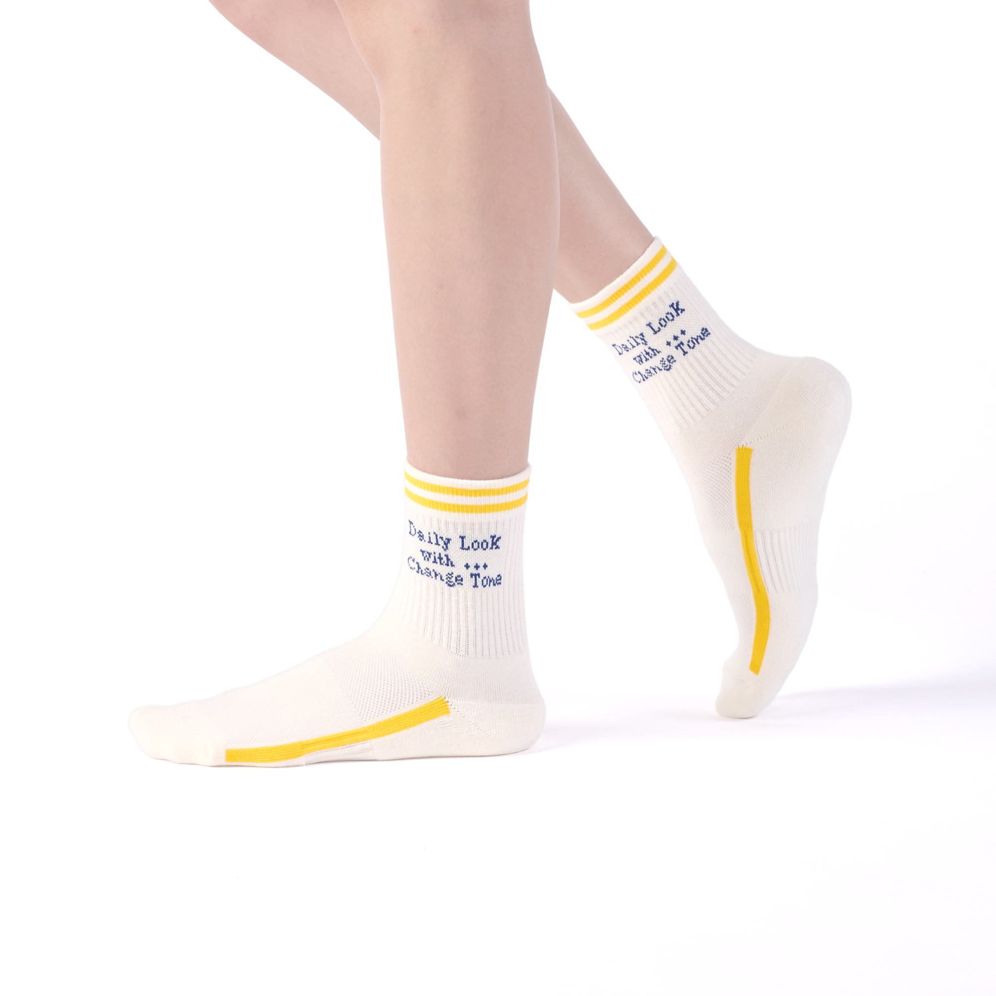 Daily Look 抗菌運動中筒襪〈米色〉