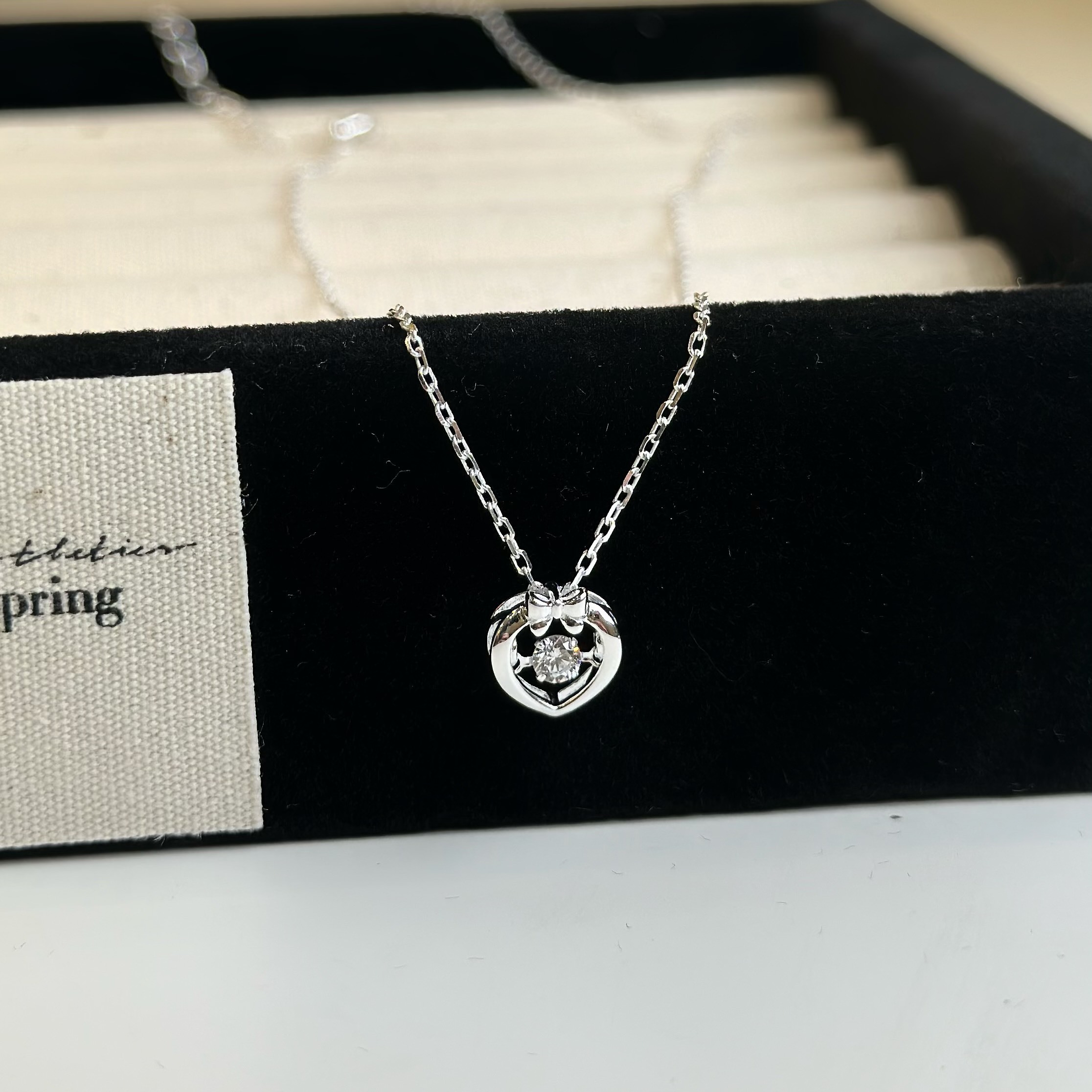 K37氛圍．愛心蝴蝶結靈動純銀鎖骨鏈