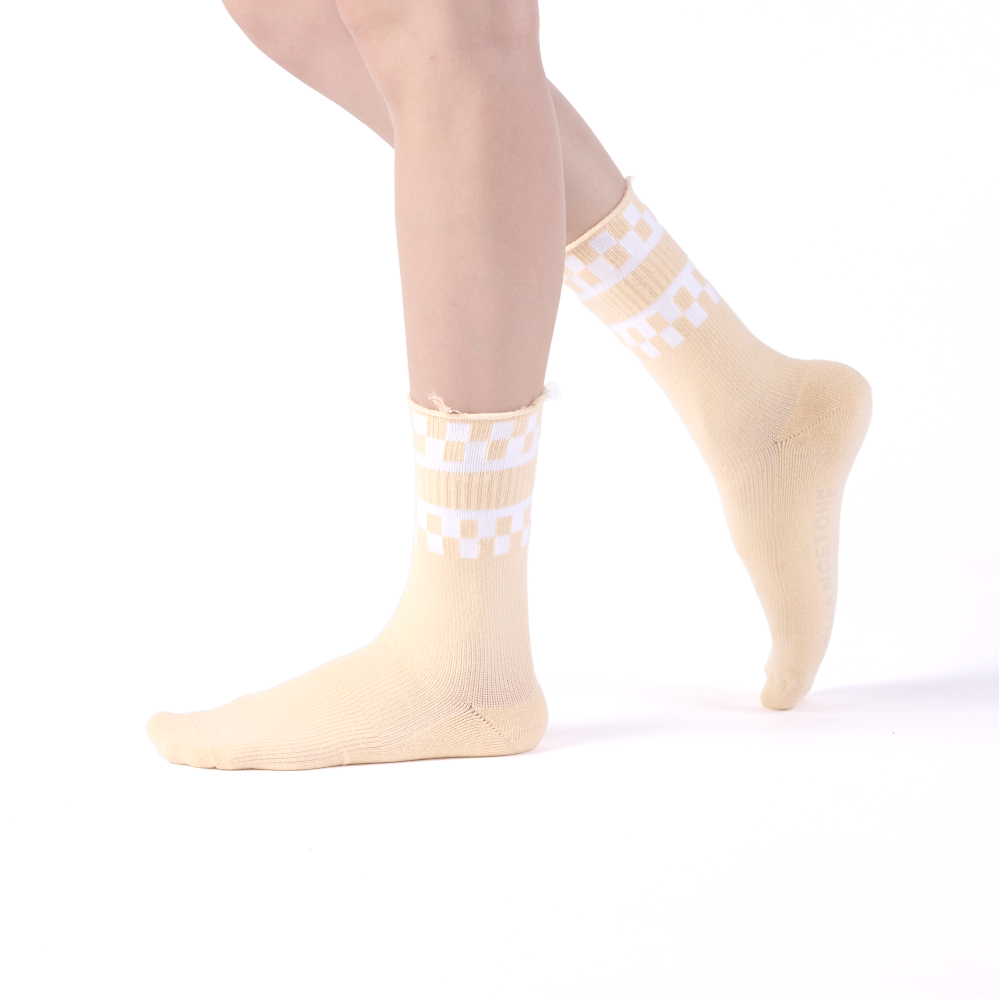 空白鍵 抗菌運動中筒襪〈淺黃〉