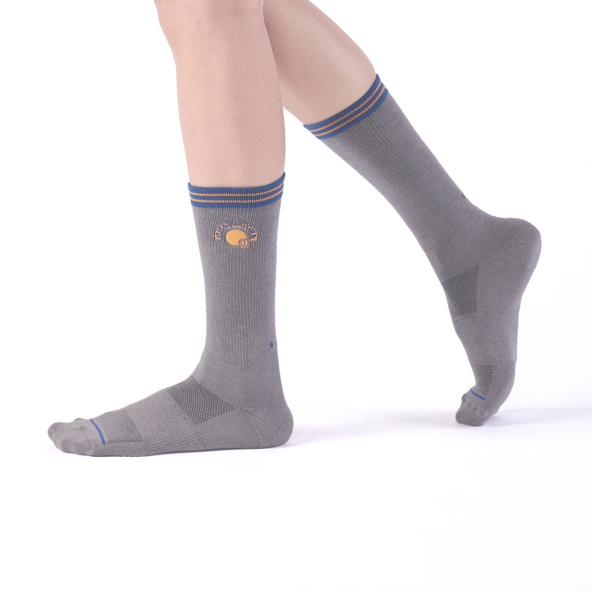 後備球員 抗菌運動中筒襪〈灰〉