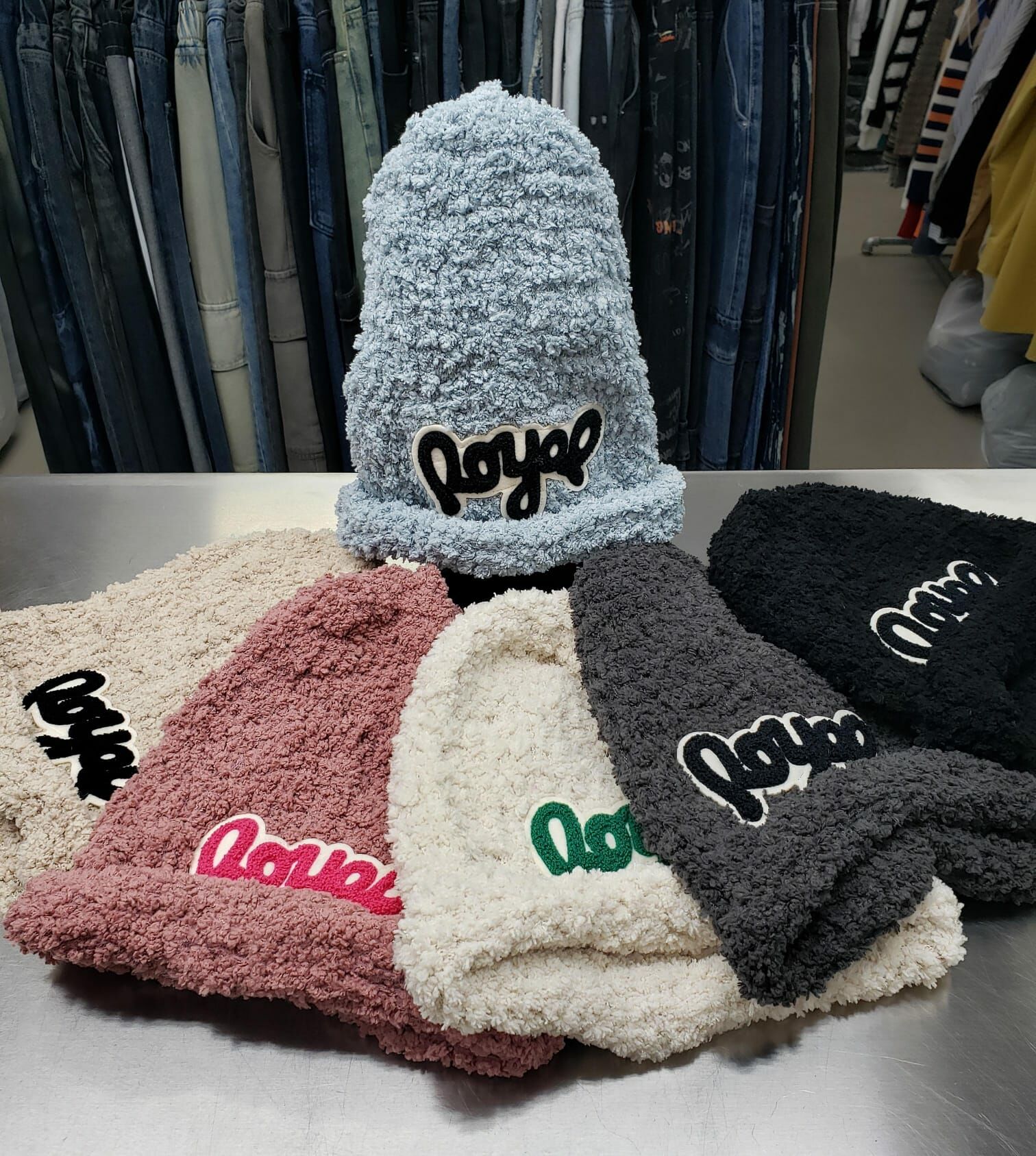 英文字針織冷帽 H669