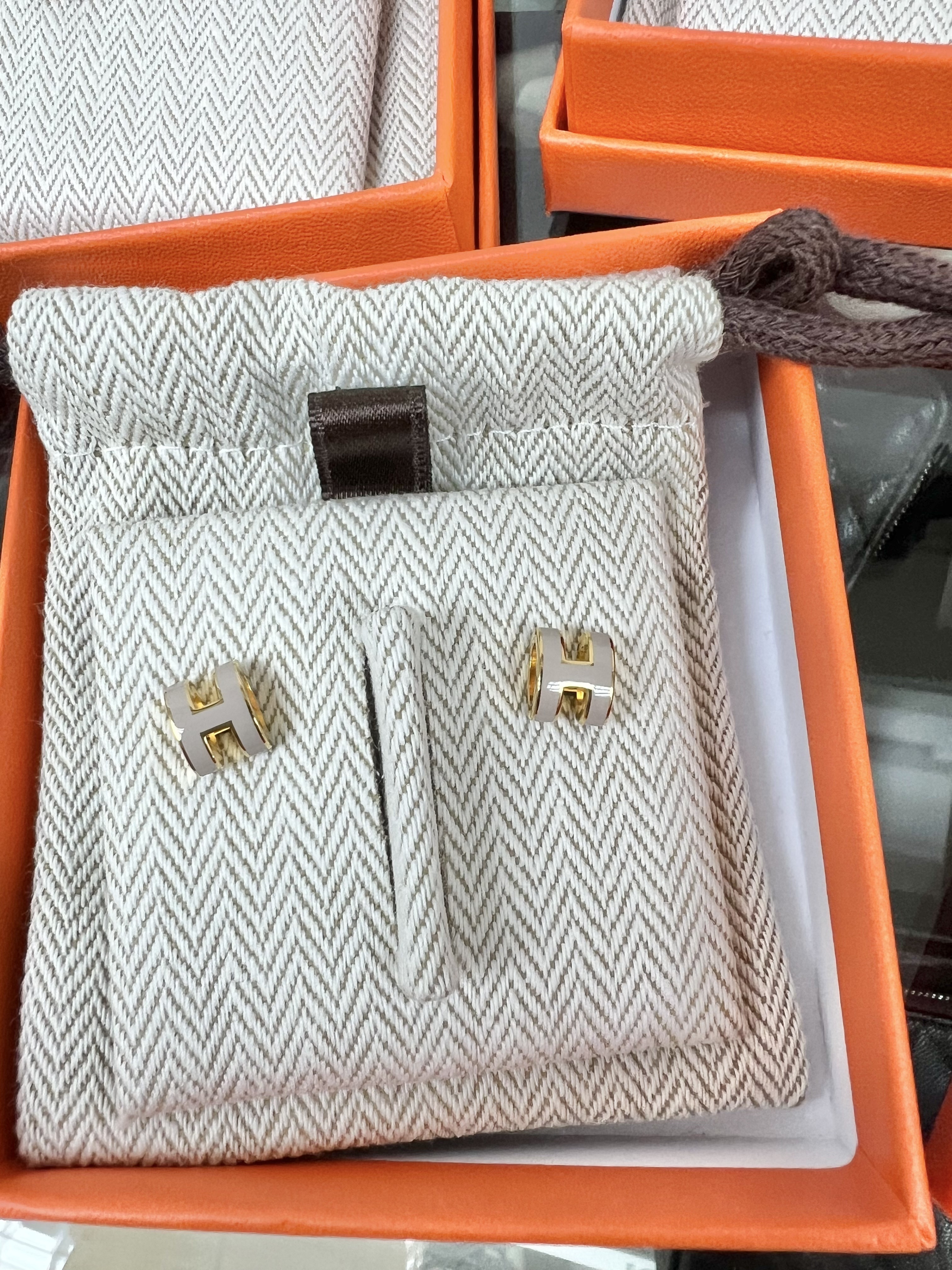 *Unused* Hermes mini pop h earrings (marron glace/ gold hardware)