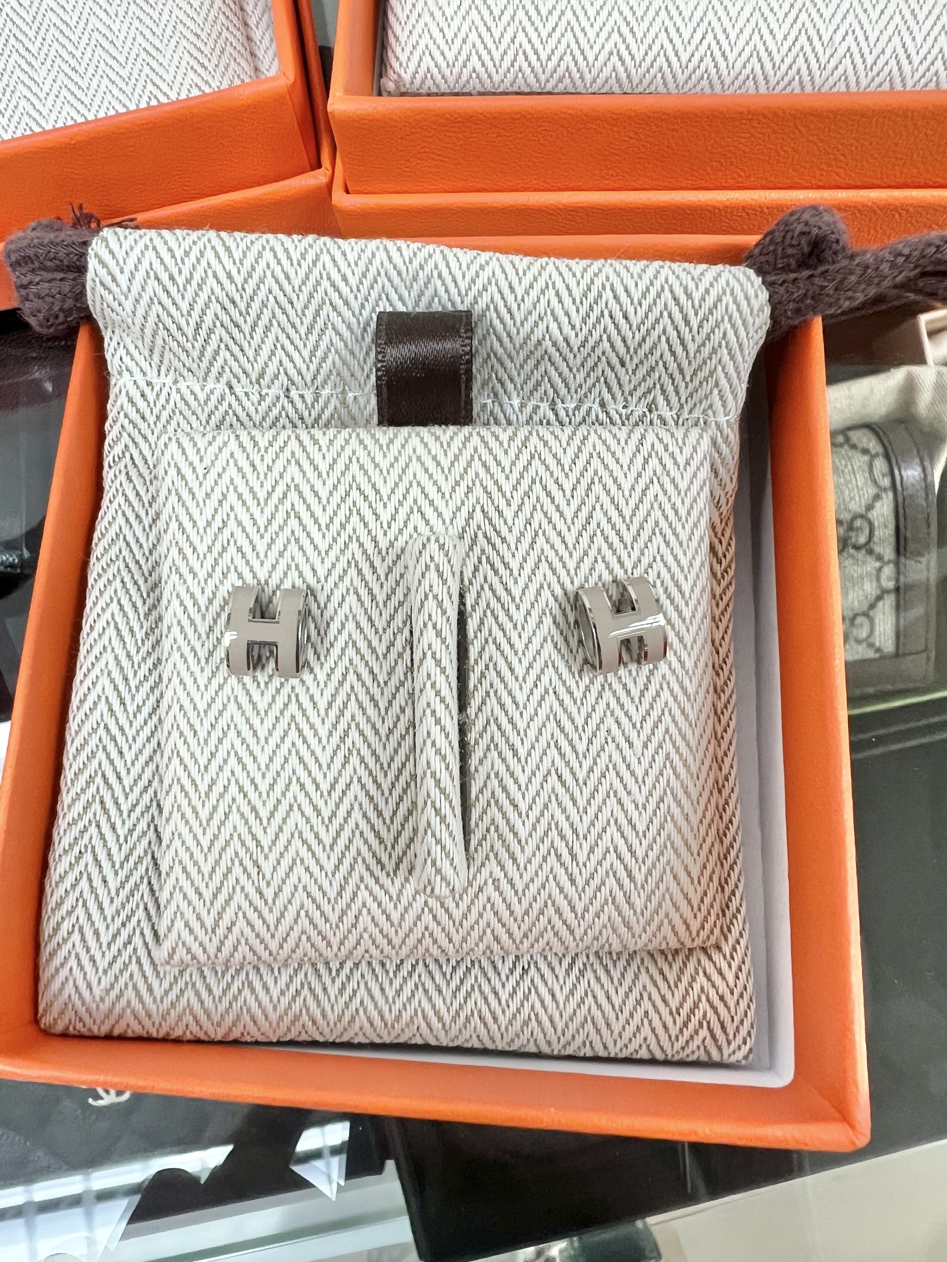 *Unused* Hermes mini pop h earrings (marron glace/ PHW)