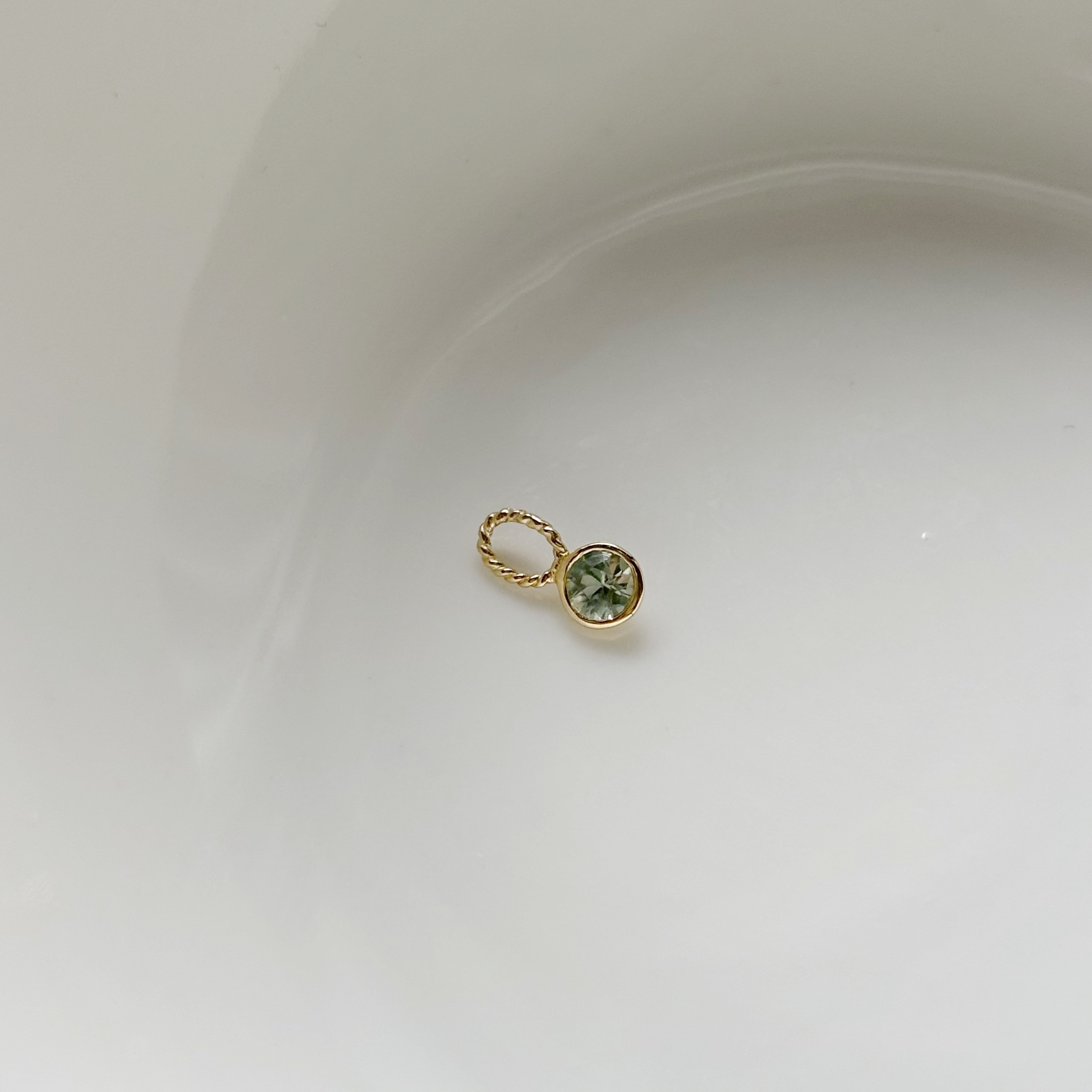 14k鑽面小圓綠色藍寶石耳墜