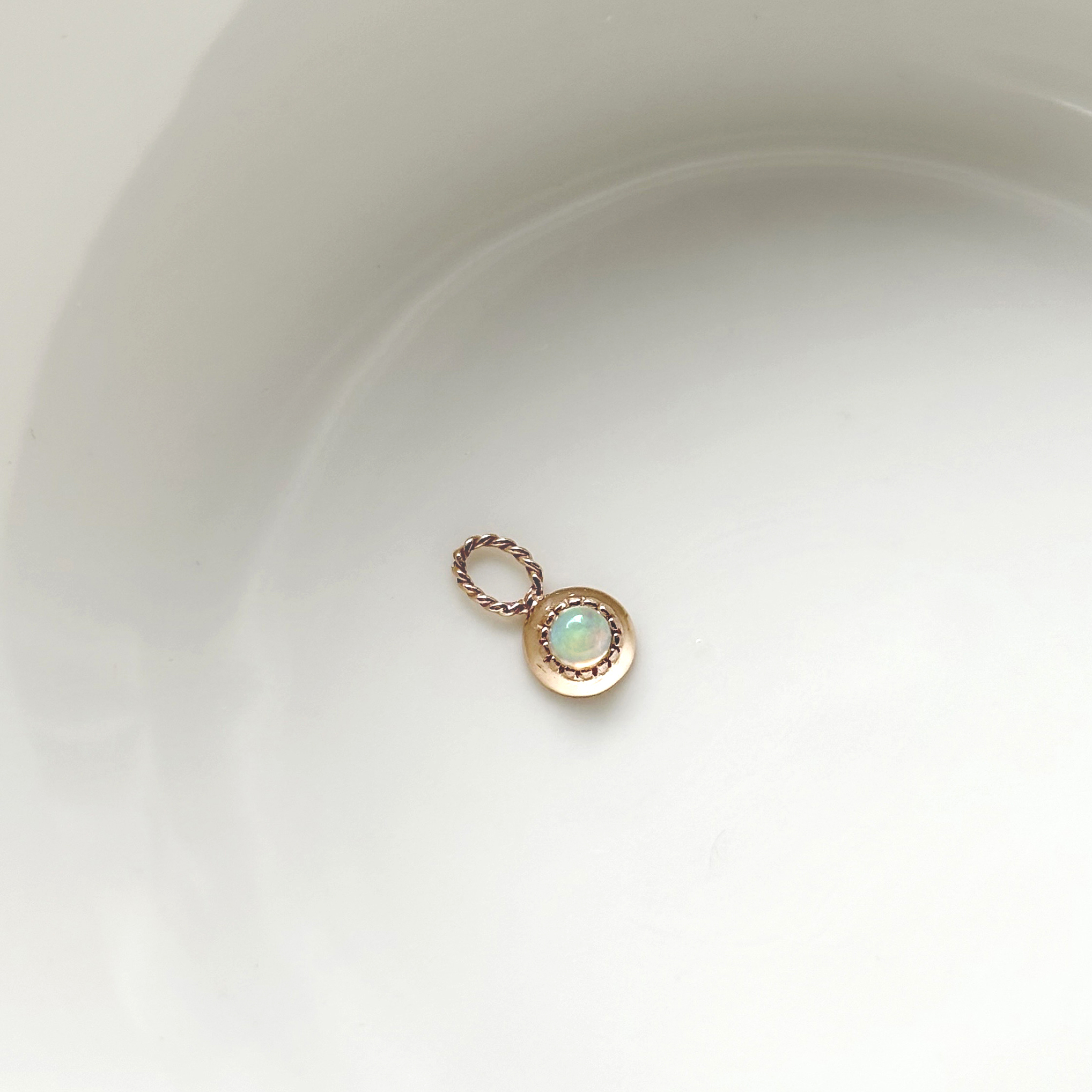 14k復古光面小圓歐泊石耳墜