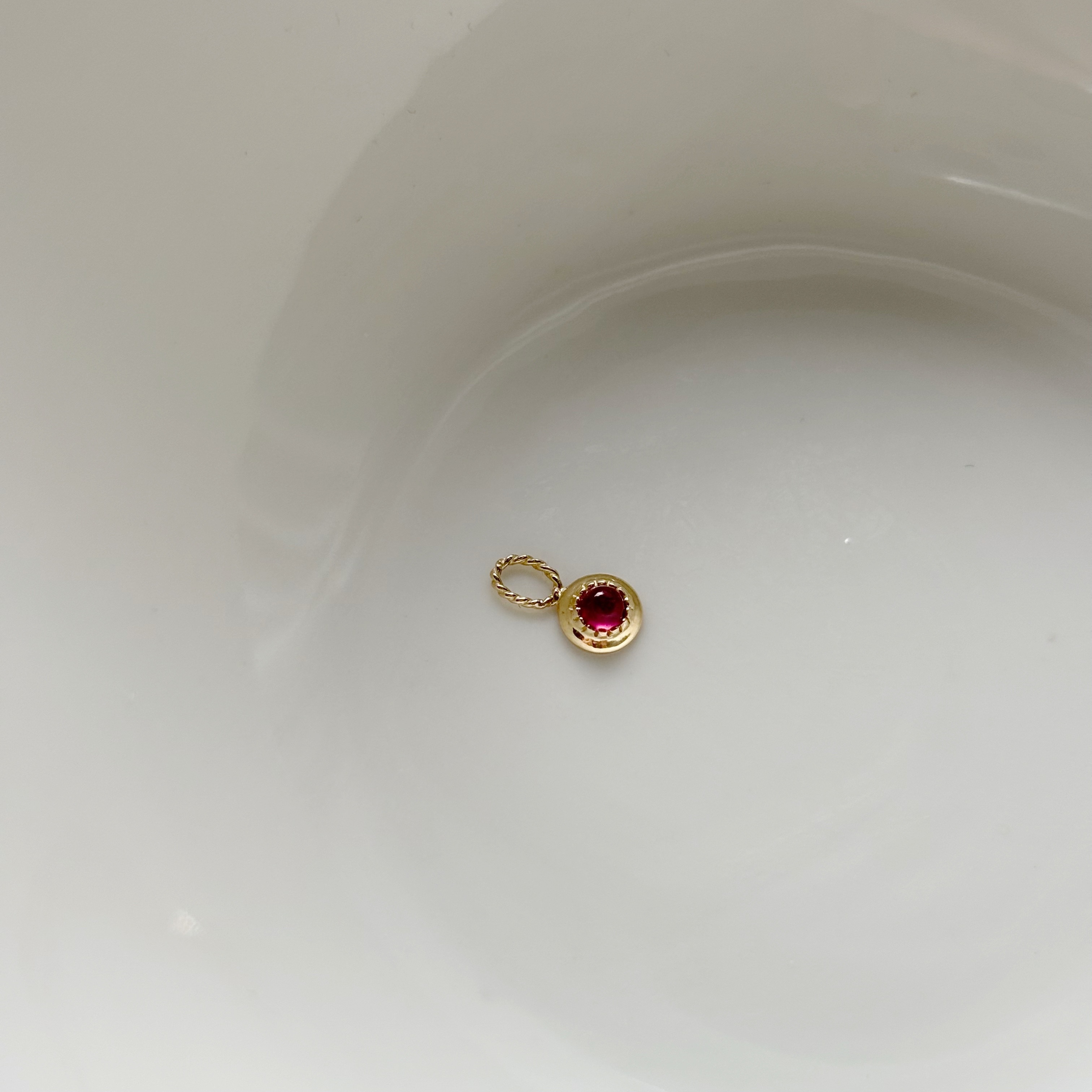 14k復古光面小圓紅寶石耳墜