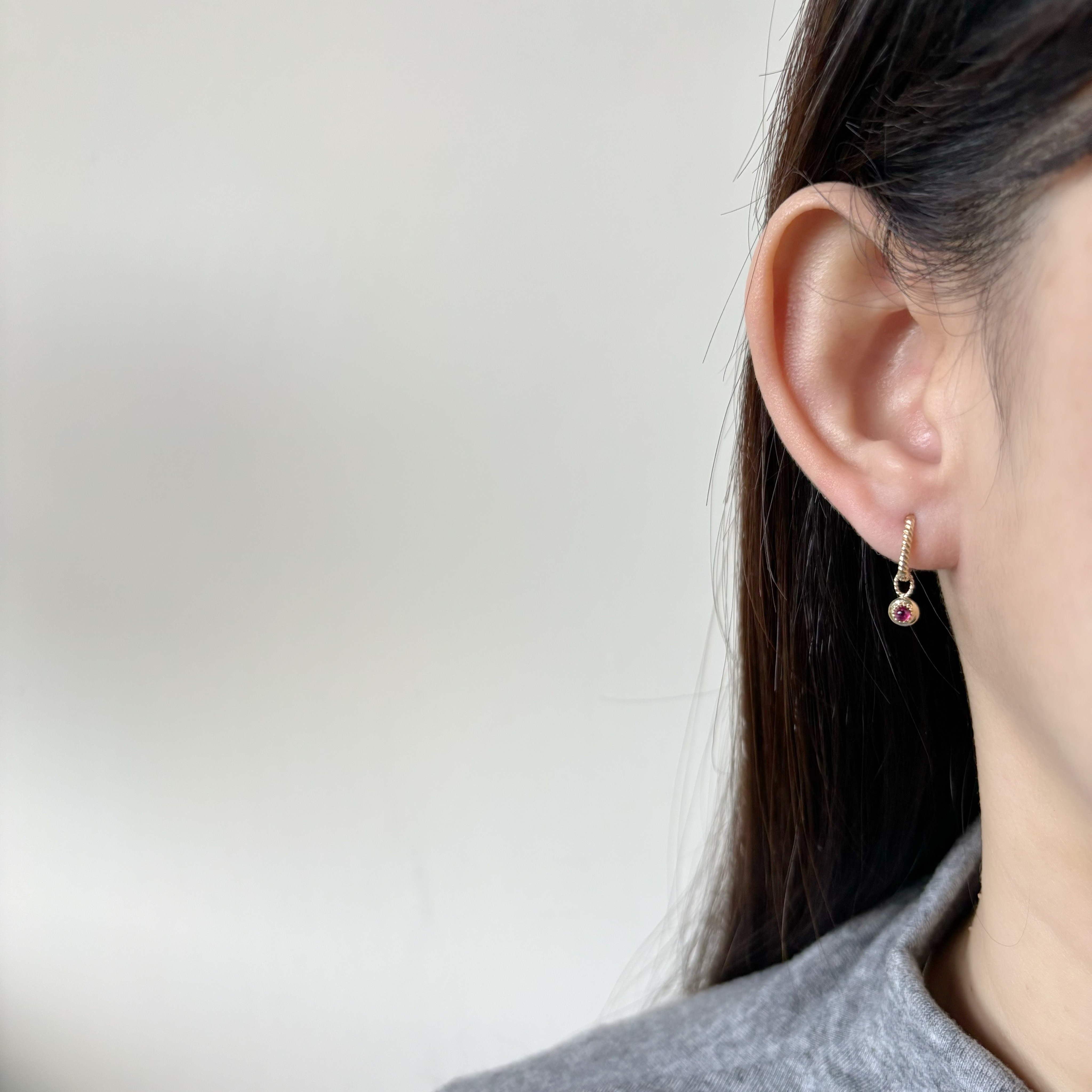 14k復古光面小圓紅寶石耳墜