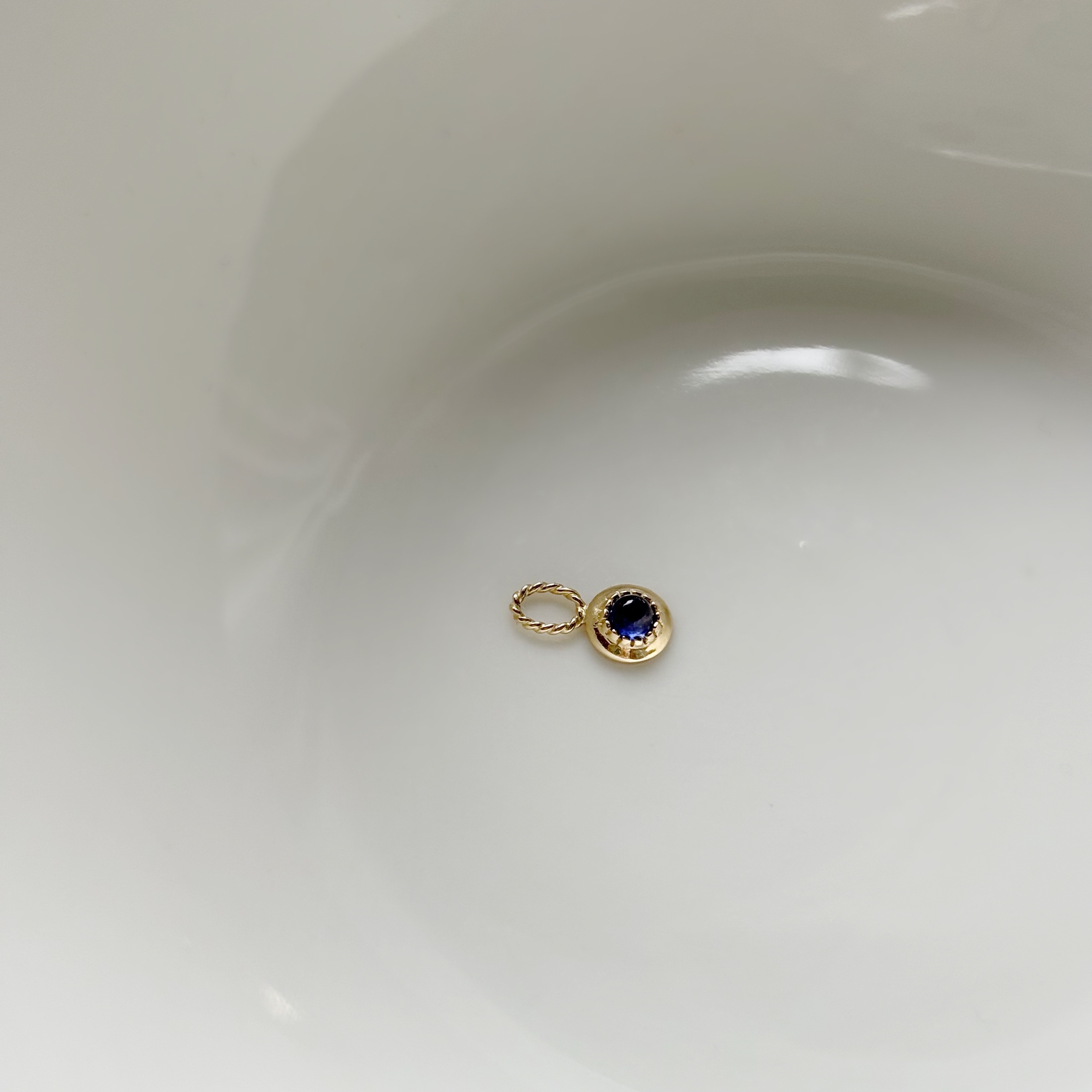 14k復古光面小圓藍寶石耳墜