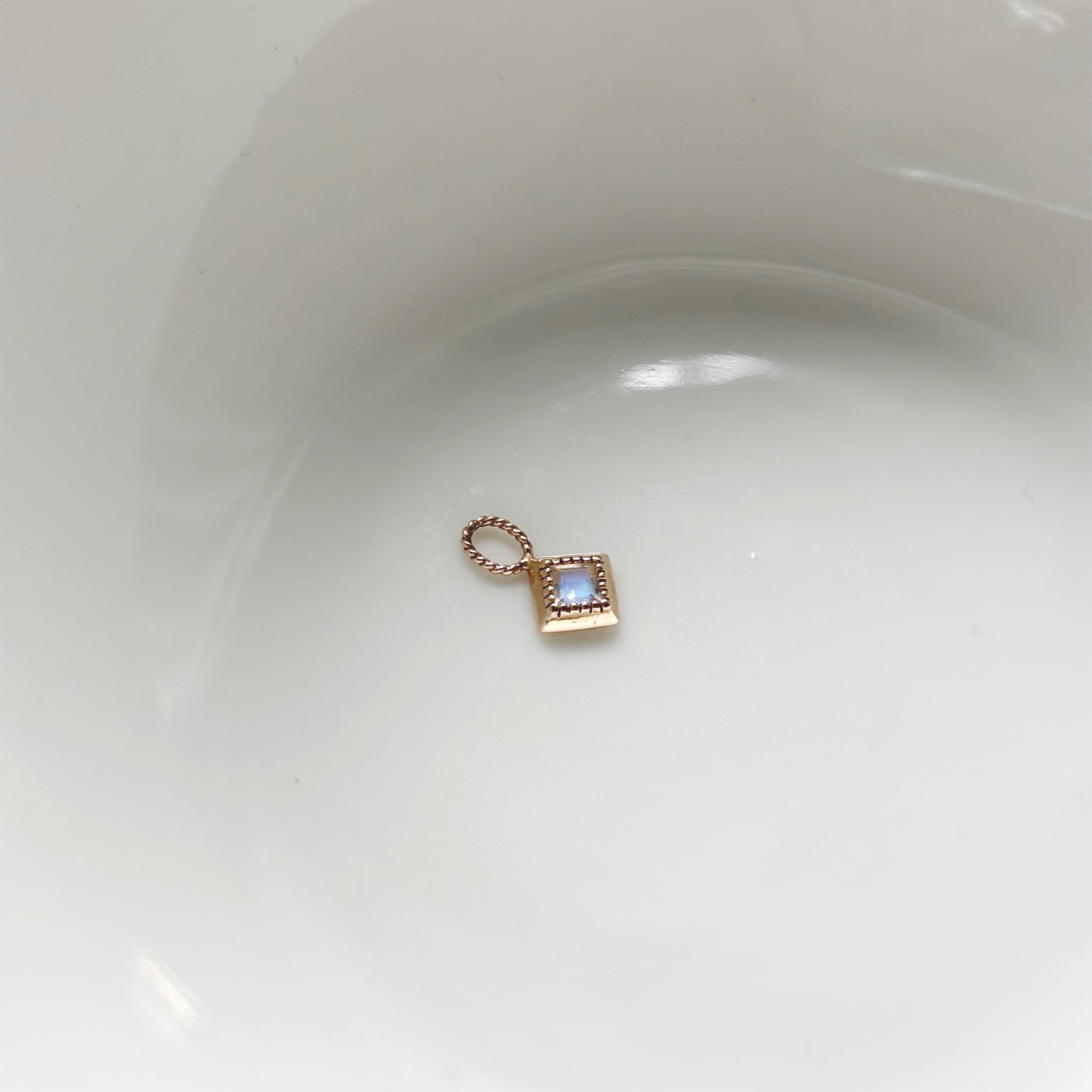 14k復古鑽面菱形月光石耳墜