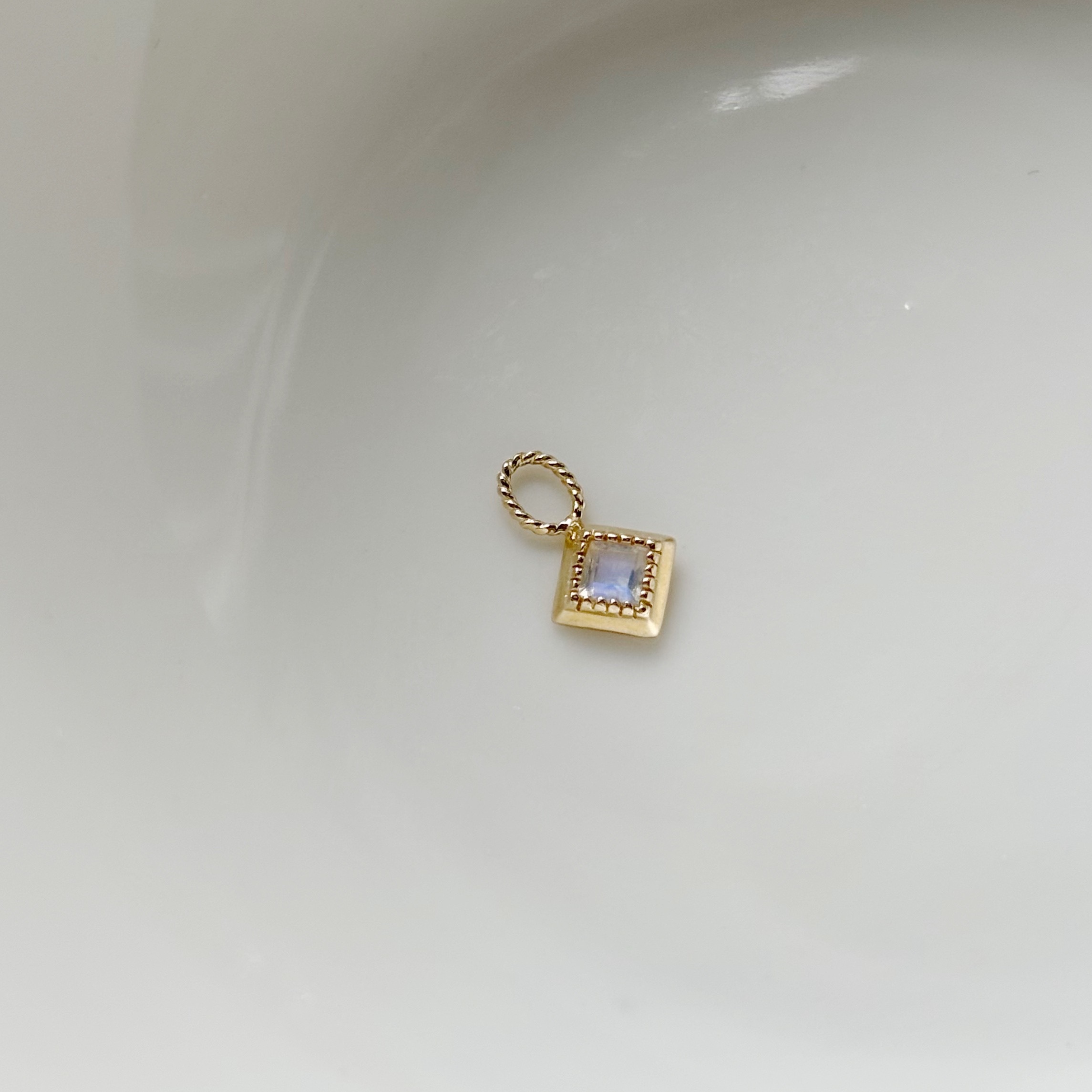 14k復古鑽面菱形月光石耳墜