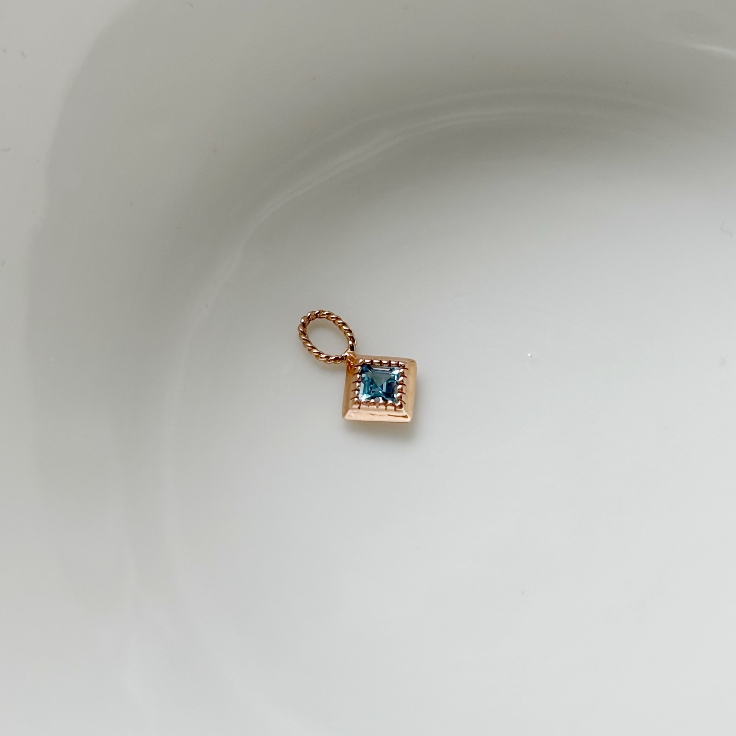 14k復古鑽面菱形托帕石耳墜