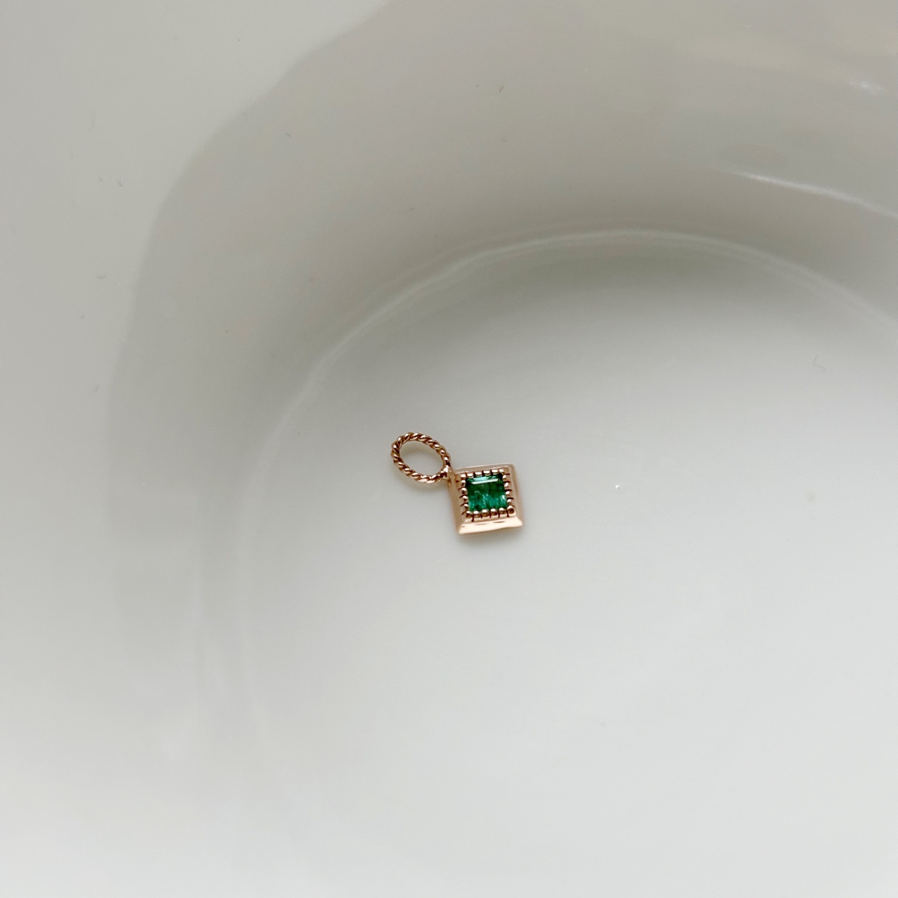 14k復古鑽面菱形祖母綠耳墜