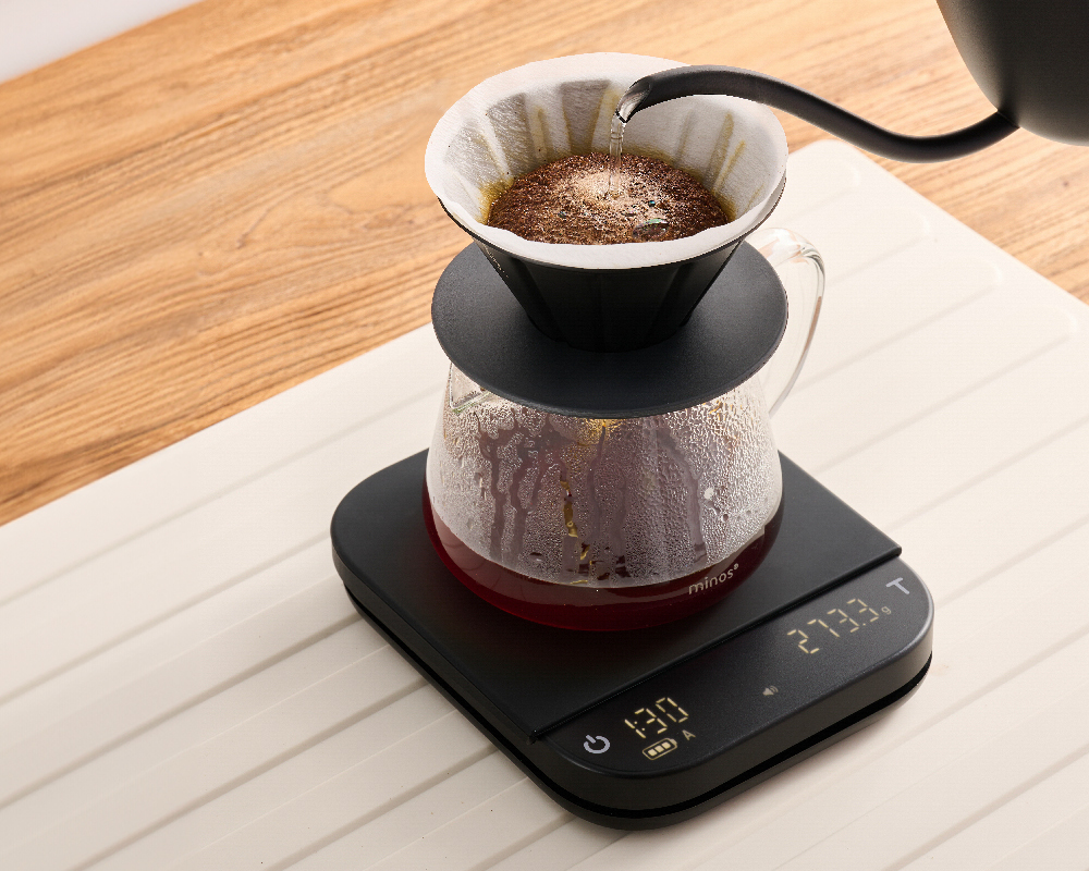 minos-coffee-scale-pour-over-coffee