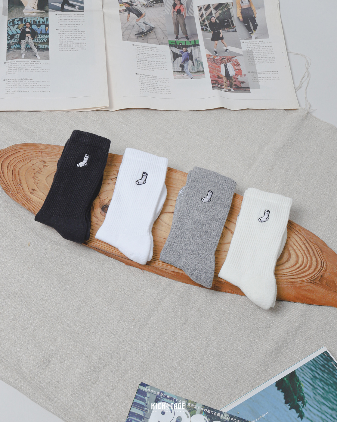 NIKE EVERYDAY PLUS CUSHIONED CREW SOCKS 米灰 白黑 襪中襪 小襪子刺繡 長襪 高筒襪 兩雙一組【FB5709】