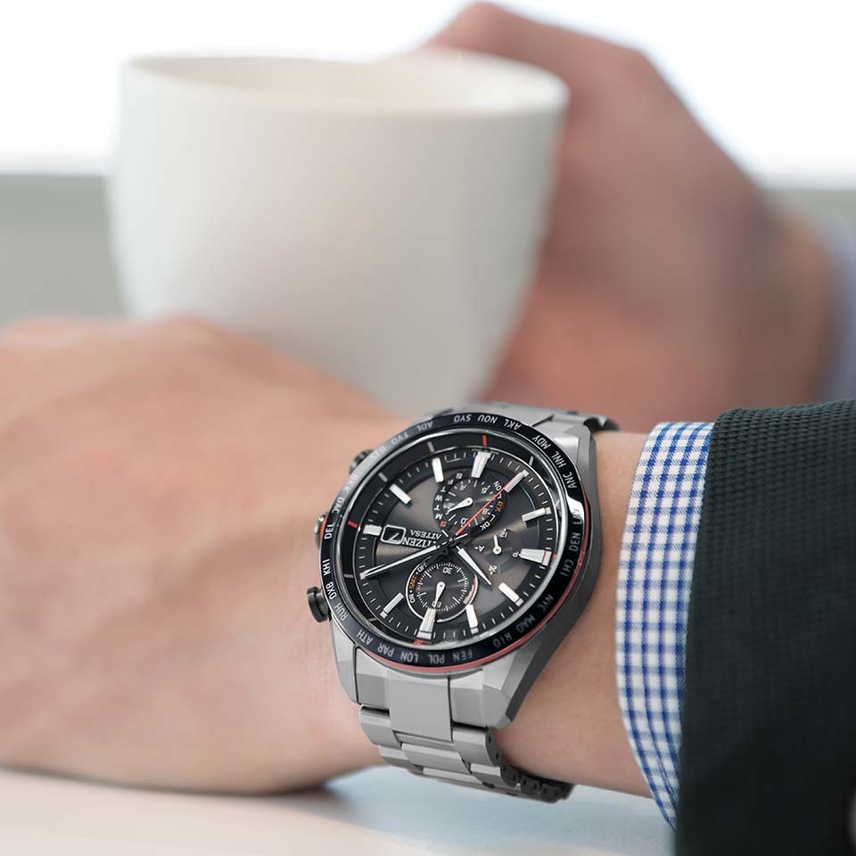 萬年鐘錶 - Citizen 星辰錶   ATTESA系列  黑面盤鈦金屬電波對時男錶 AT8189-61E  錶徑42MM