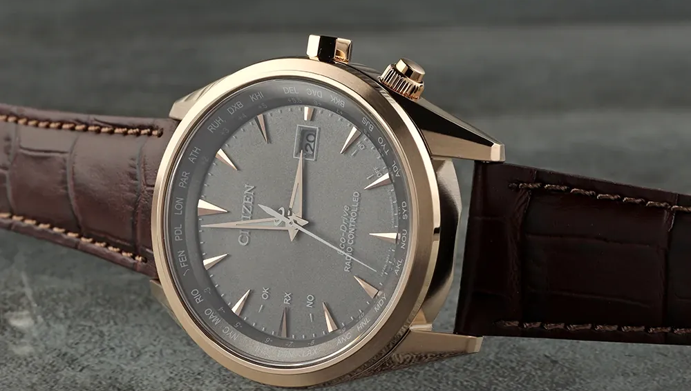 萬年鐘錶 - Citizen 星辰錶  經典素面高雅皮革電波對時男錶 CB0273-11H  錶徑43MM