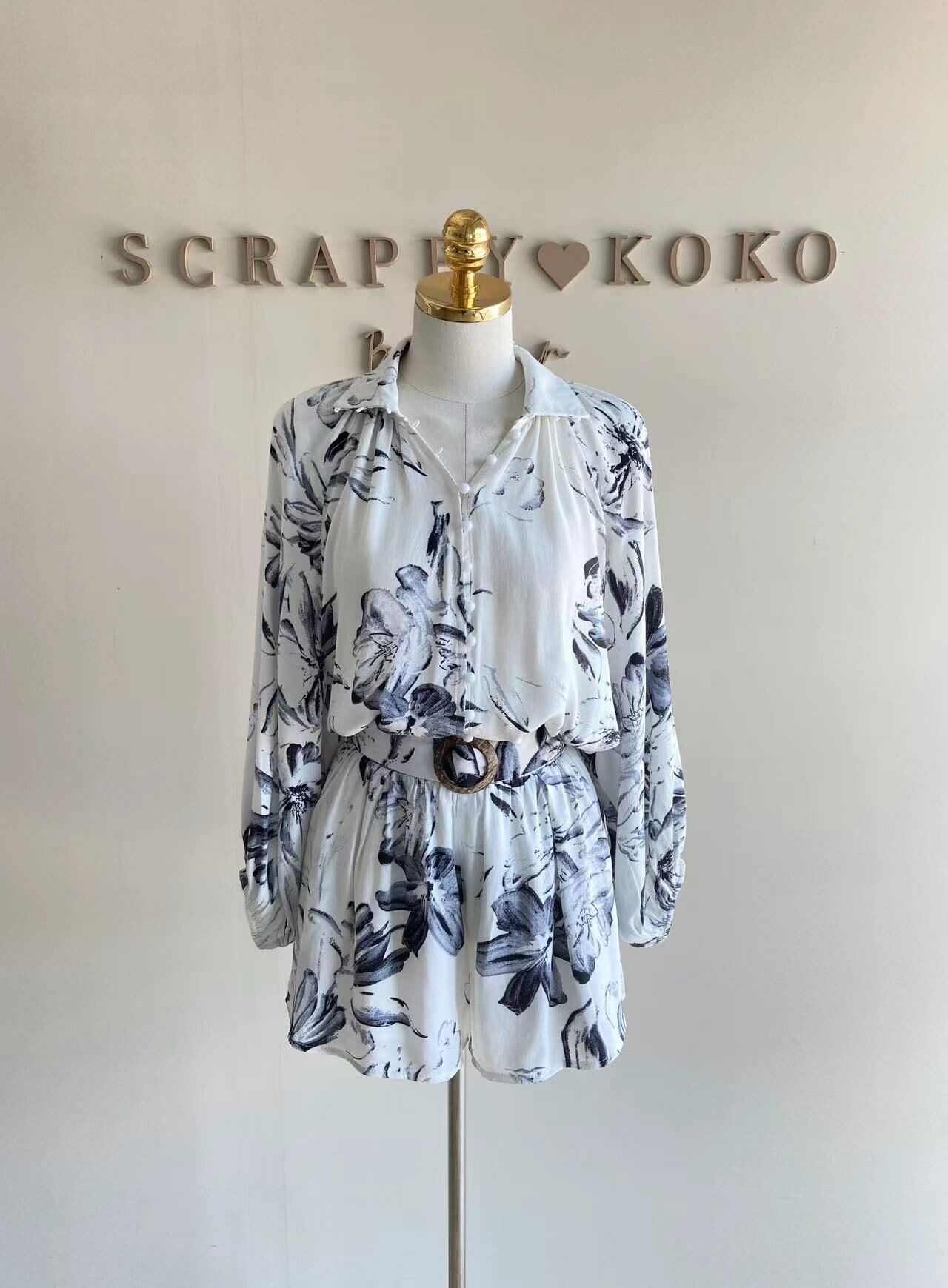 What a life 長袖彈繩扣子印花套裝