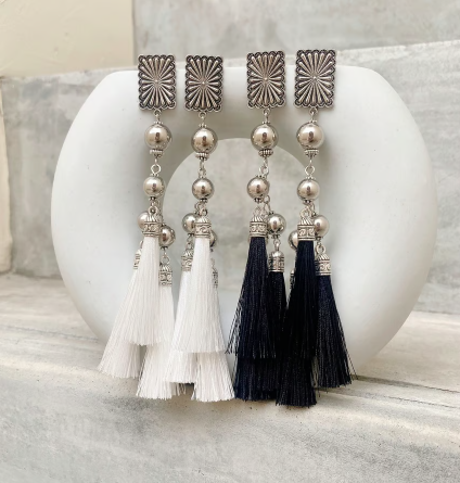 LAUGHTER - 長方形人造絲流蘇耳環  (耳針）