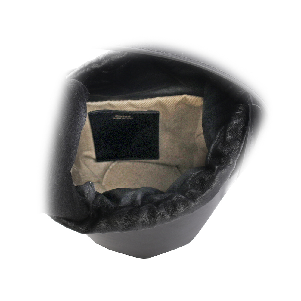 【CHLOE'】Sense 刺繡標誌小牛皮束口水桶包(黑色) CHC23SS420I60 001