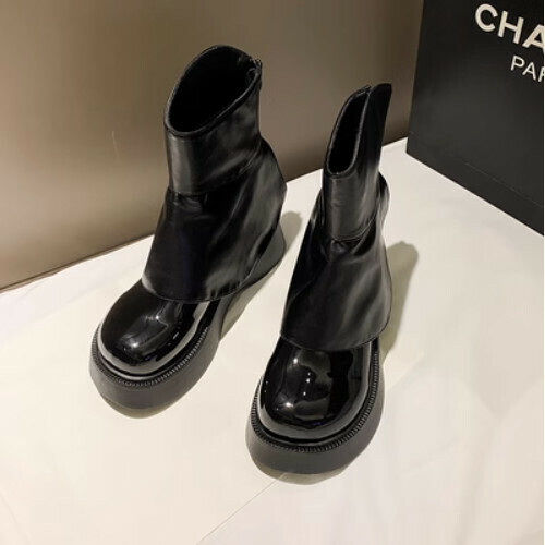 Platform boots, oversized boots