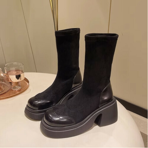 Mid-rise platform boots