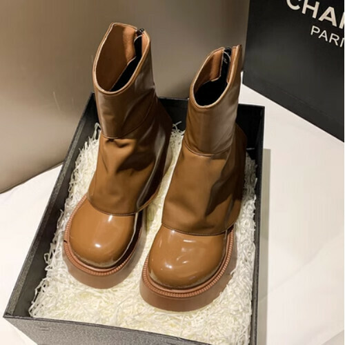 Platform boots, oversized boots
