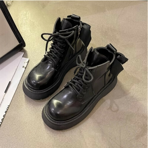 Butterfly knotted small crowd platform booties