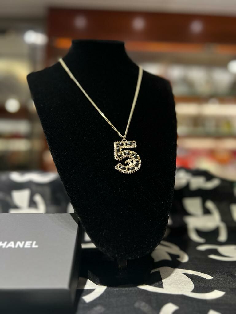 全新CHANEL頸鏈 毛衣鏈 NO.5 LOGO 水晶鑲嵌 / 織皮工藝 #BRAND NEW #香榭站正品
