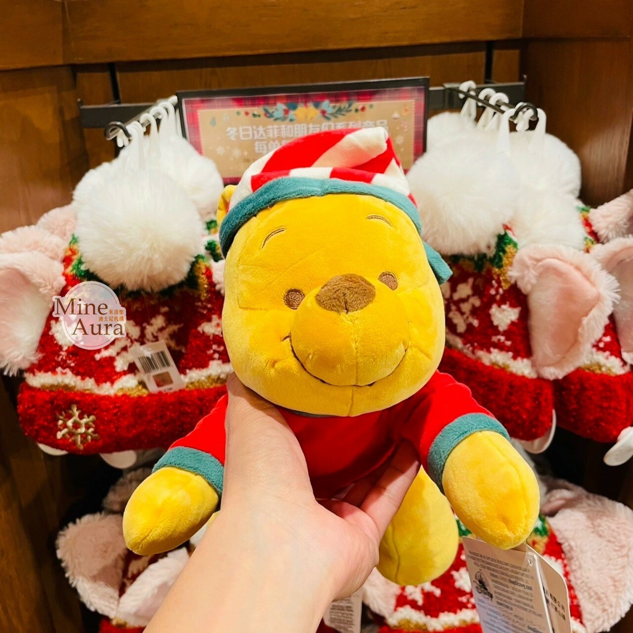 (限時特價) 小熊維尼 Winnie the Pooh 戴聖誕帽造型 趴趴 趴姿 娃娃 玩偶 -上海迪士尼樂園