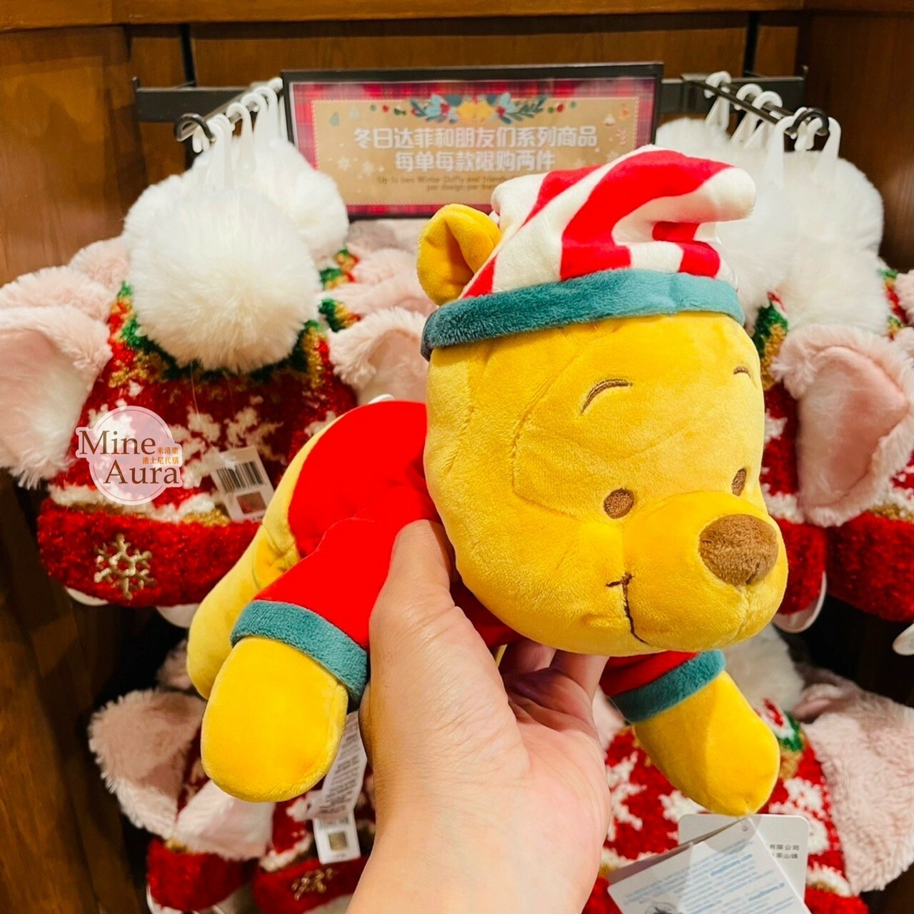 (限時特價) 小熊維尼 Winnie the Pooh 戴聖誕帽造型 趴趴 趴姿 娃娃 玩偶 -上海迪士尼樂園