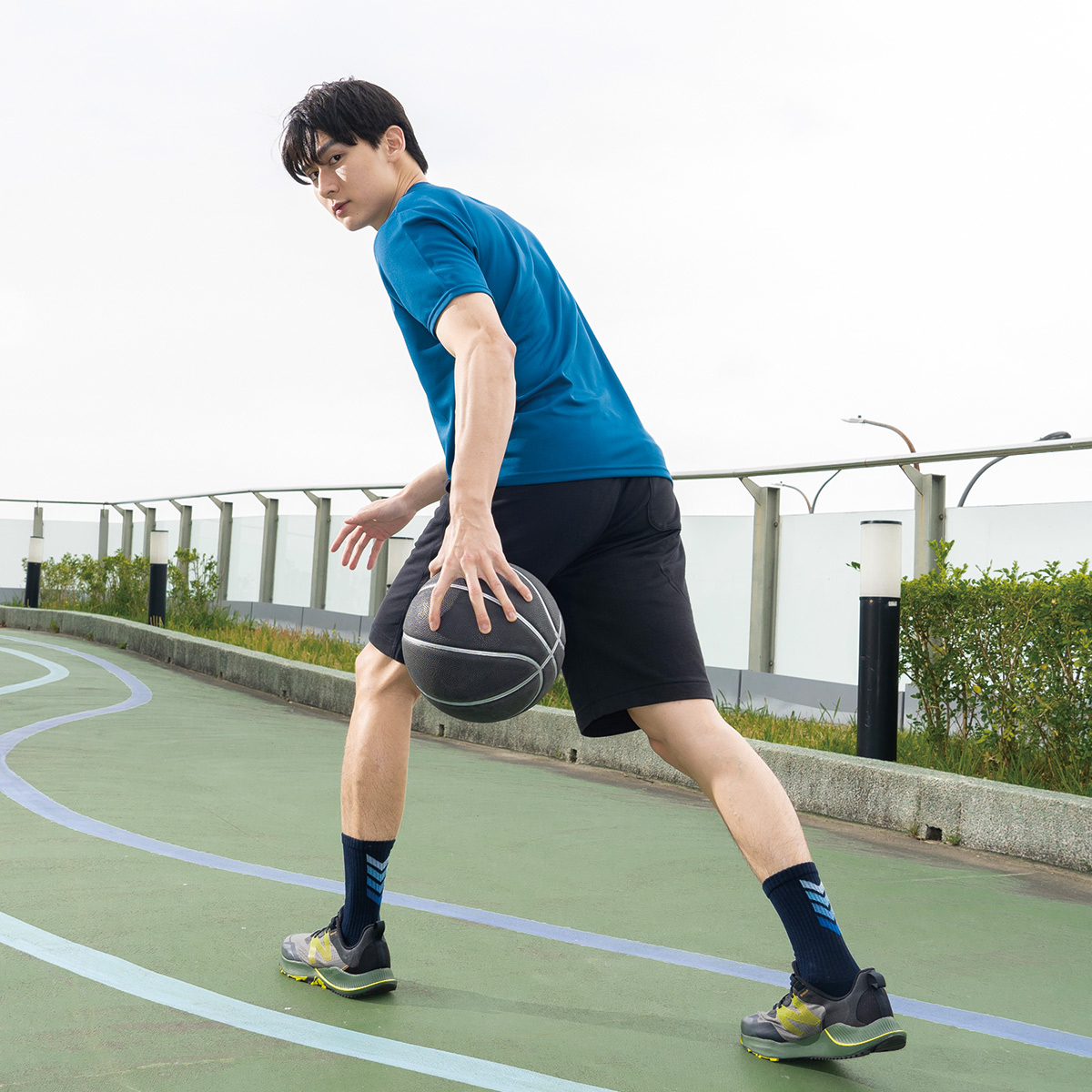 《箭步》氣流運動襪-電掣青-長筒-L〈除臭/厚底〉