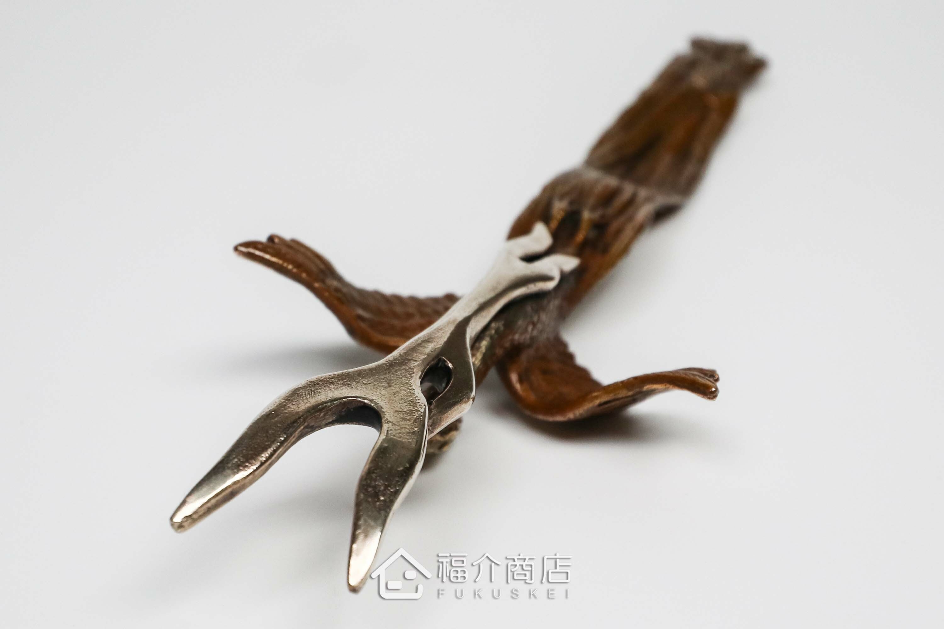 拿起茶壺壺蓋用的蓋取