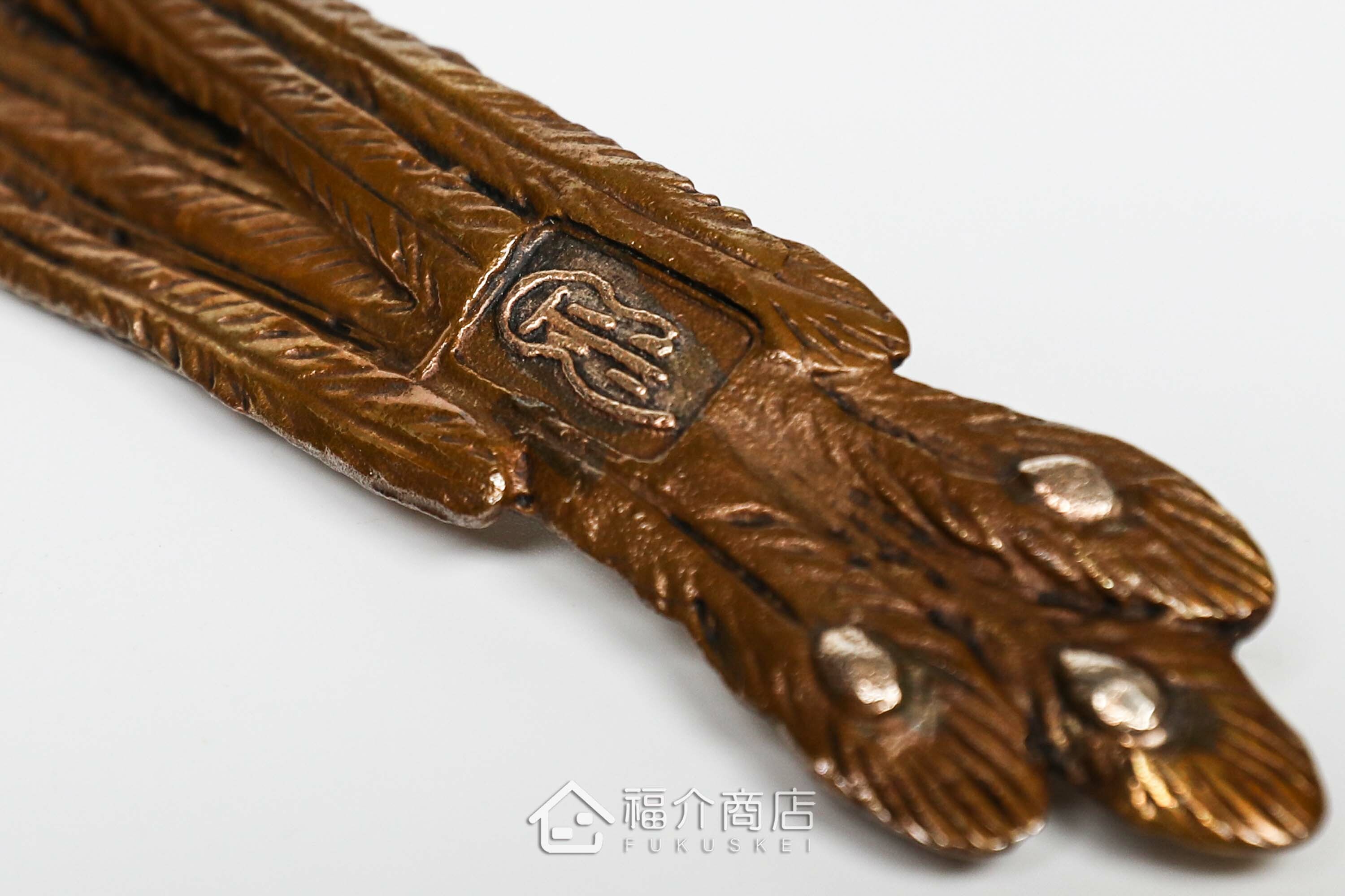 拿起茶壺壺蓋用的蓋取