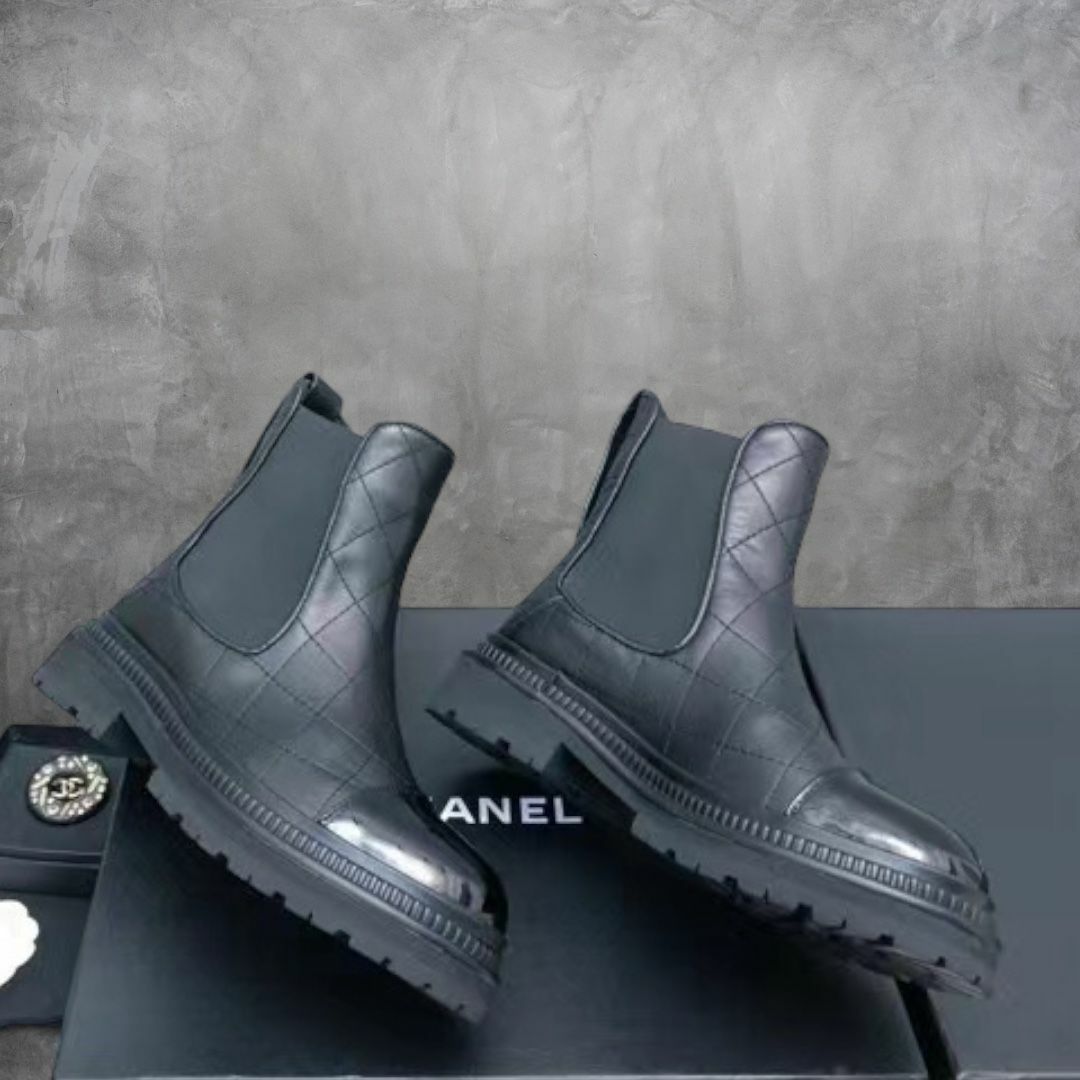 C h a n e l. boots 真皮靴