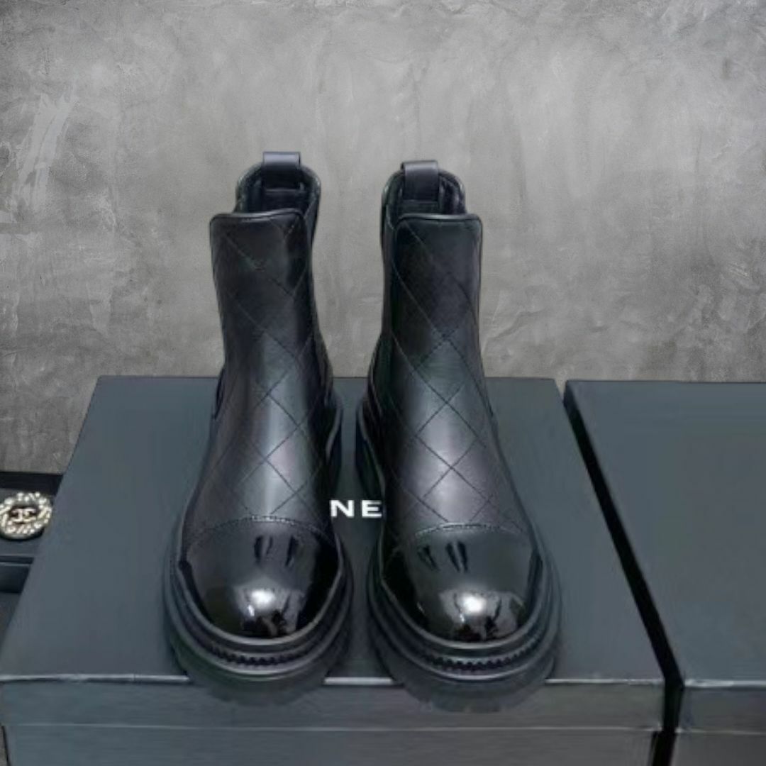 C h a n e l. boots 真皮靴