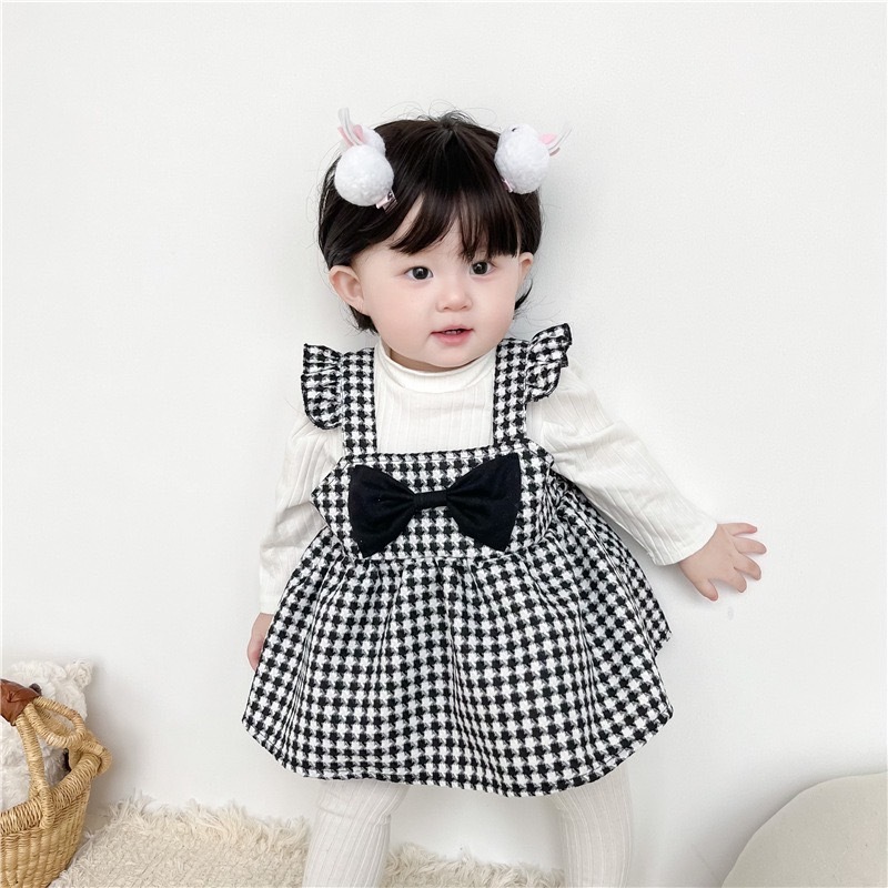 米白上衣+千鳥格包屁裙