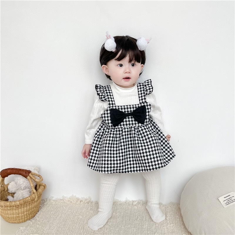 米白上衣+千鳥格包屁裙