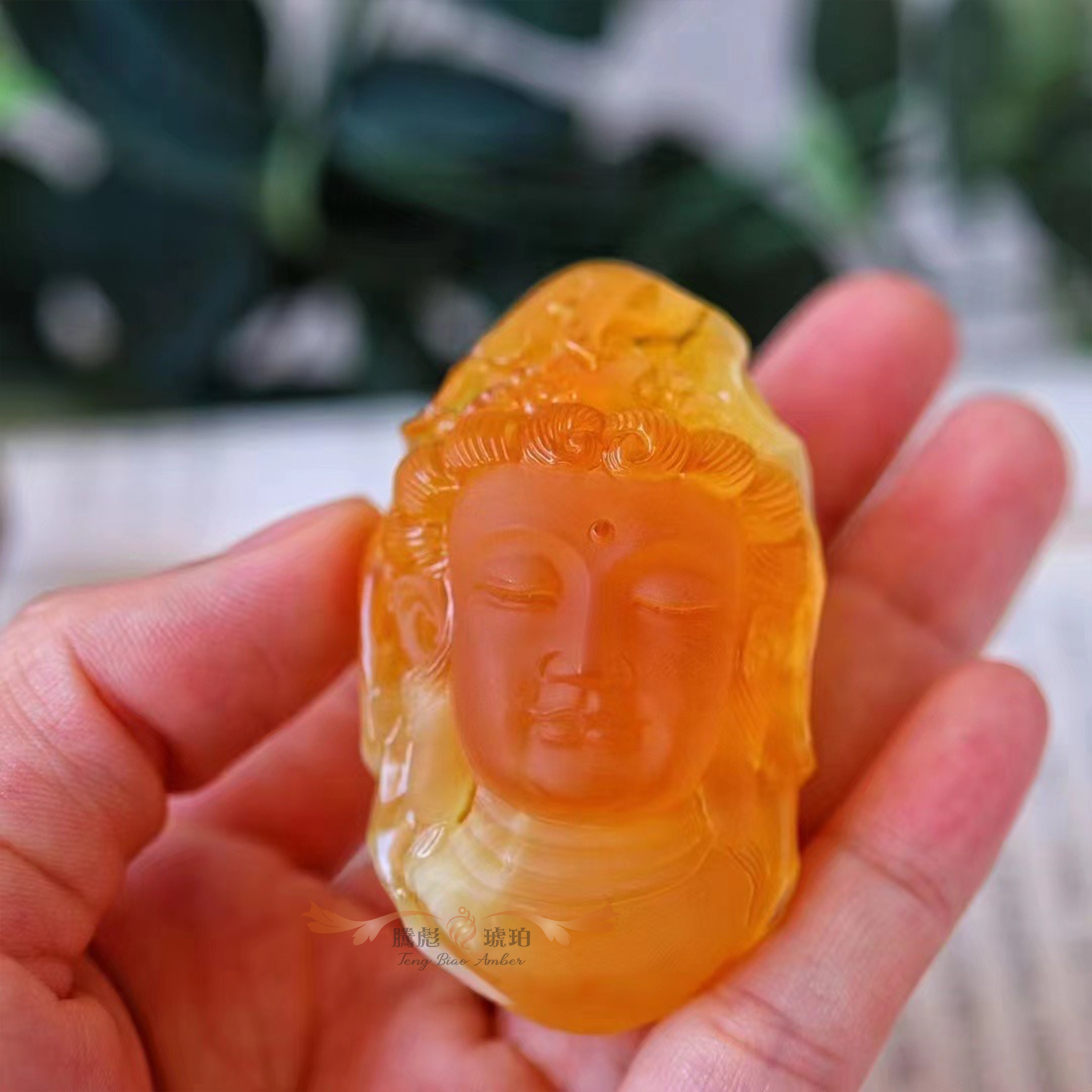 收藏款3A天然波羅的海雞油紅蜜蠟觀音佛手掛牌—巧匠精雕