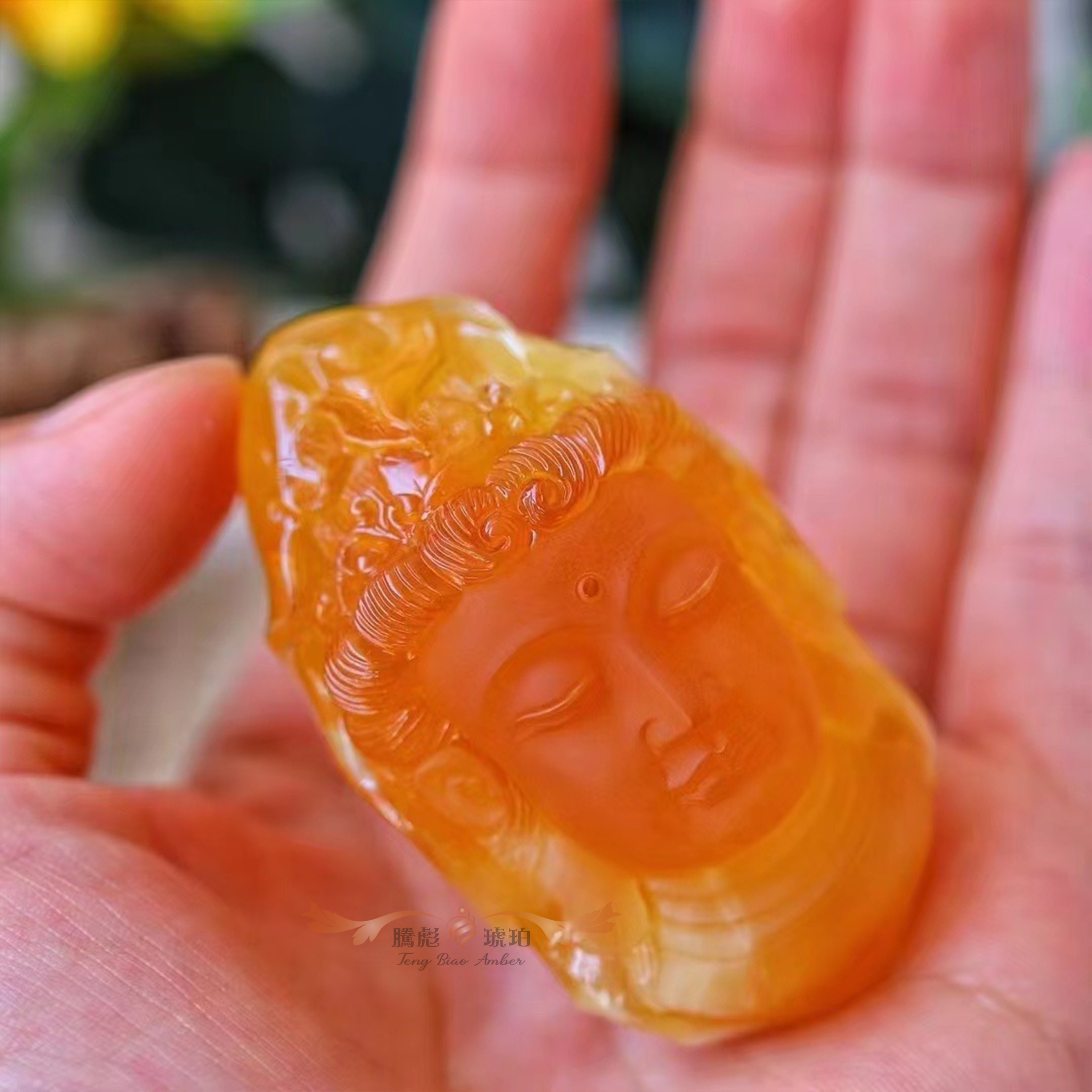 收藏款3A天然波羅的海雞油紅蜜蠟觀音佛手掛牌—巧匠精雕