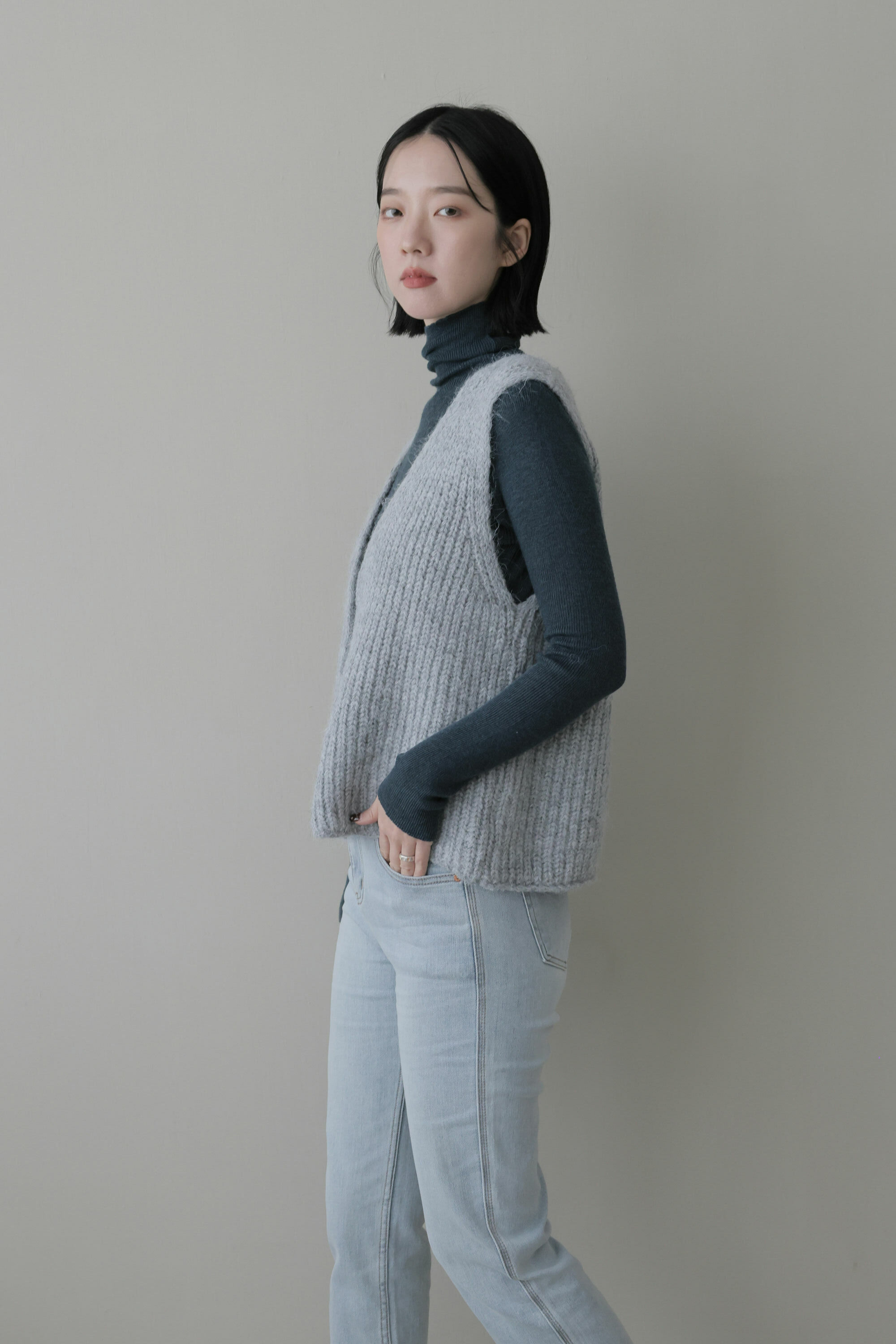 2603 寬鬆百搭V領開釦針織背心(8%羊毛）