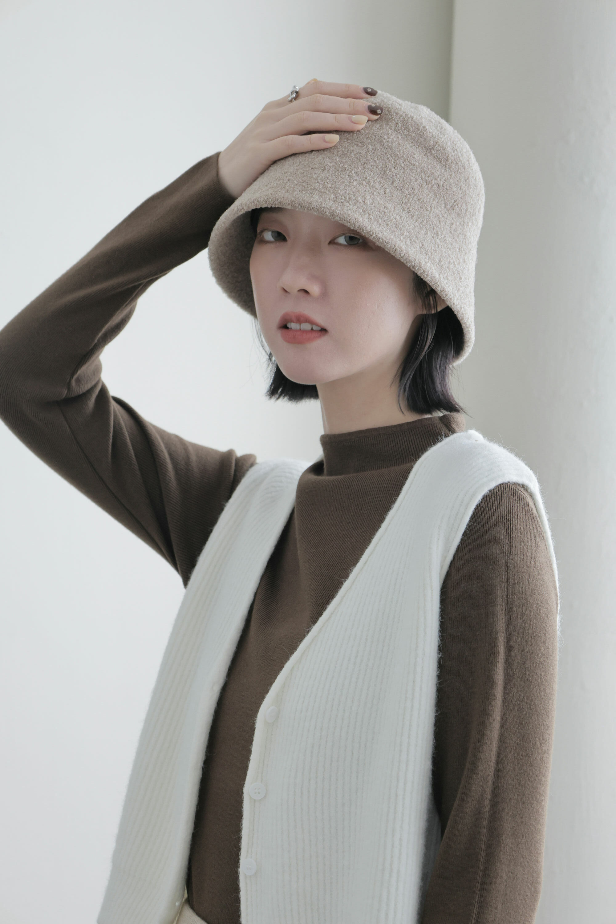 SALE500 簡約捲邊針織排釦背心