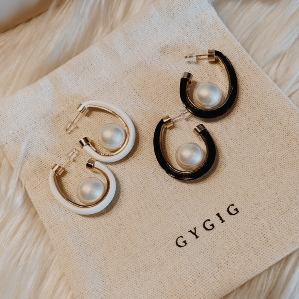 軟皮革鑲金珍珠半耳圈