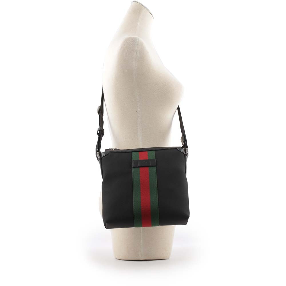 【GUCCI】綠紅織帶帆布小款郵差斜背包(黑色) 631195 KWT7N 1060