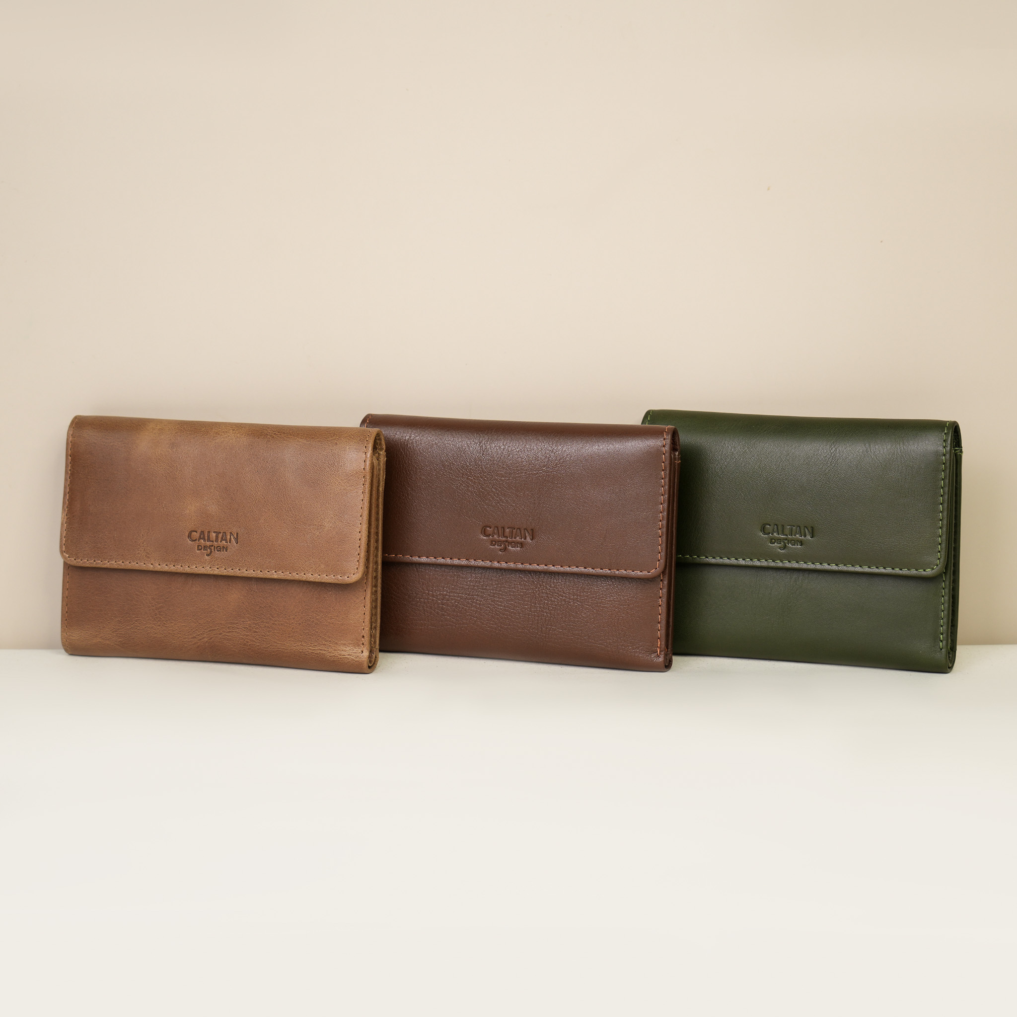 真皮俐落三折扣式中長夾 -四色(075170)