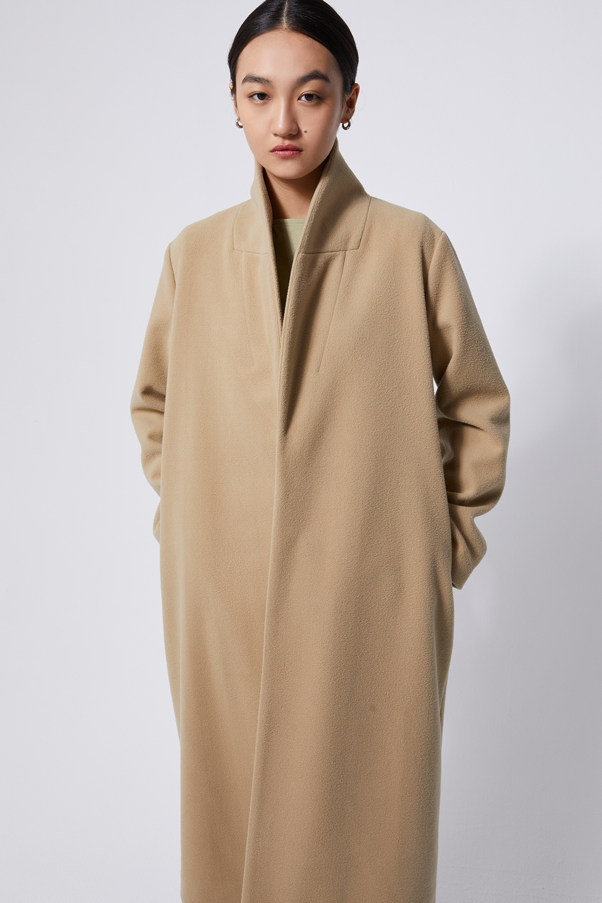 BRUSH 防潑水絨毛大衣 女（卡其）