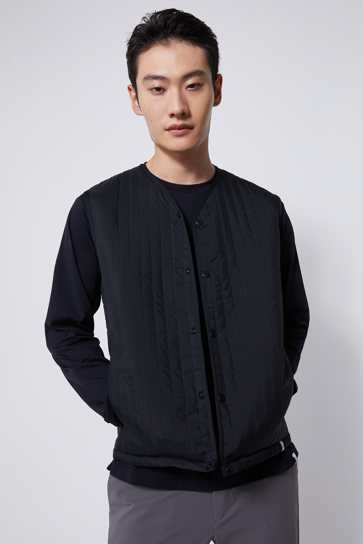 LINER 合釦式背心 男（霧黑）